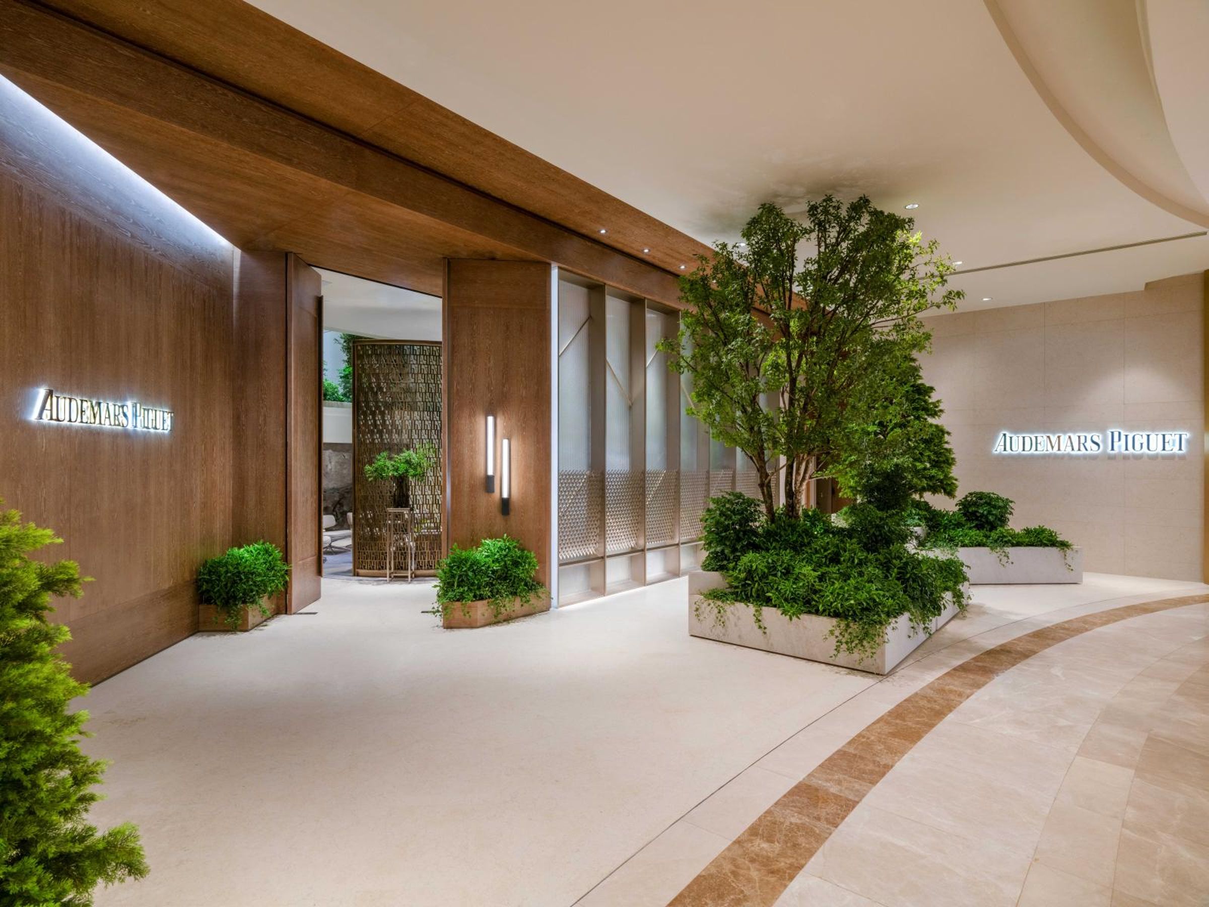 澳門AP House的入口處，位於澳門「四季名店」鐘錶區的後段，其門面相當低調沉穩，而且充滿了神祕感，與一般鐘錶專賣店的概念完全不同。