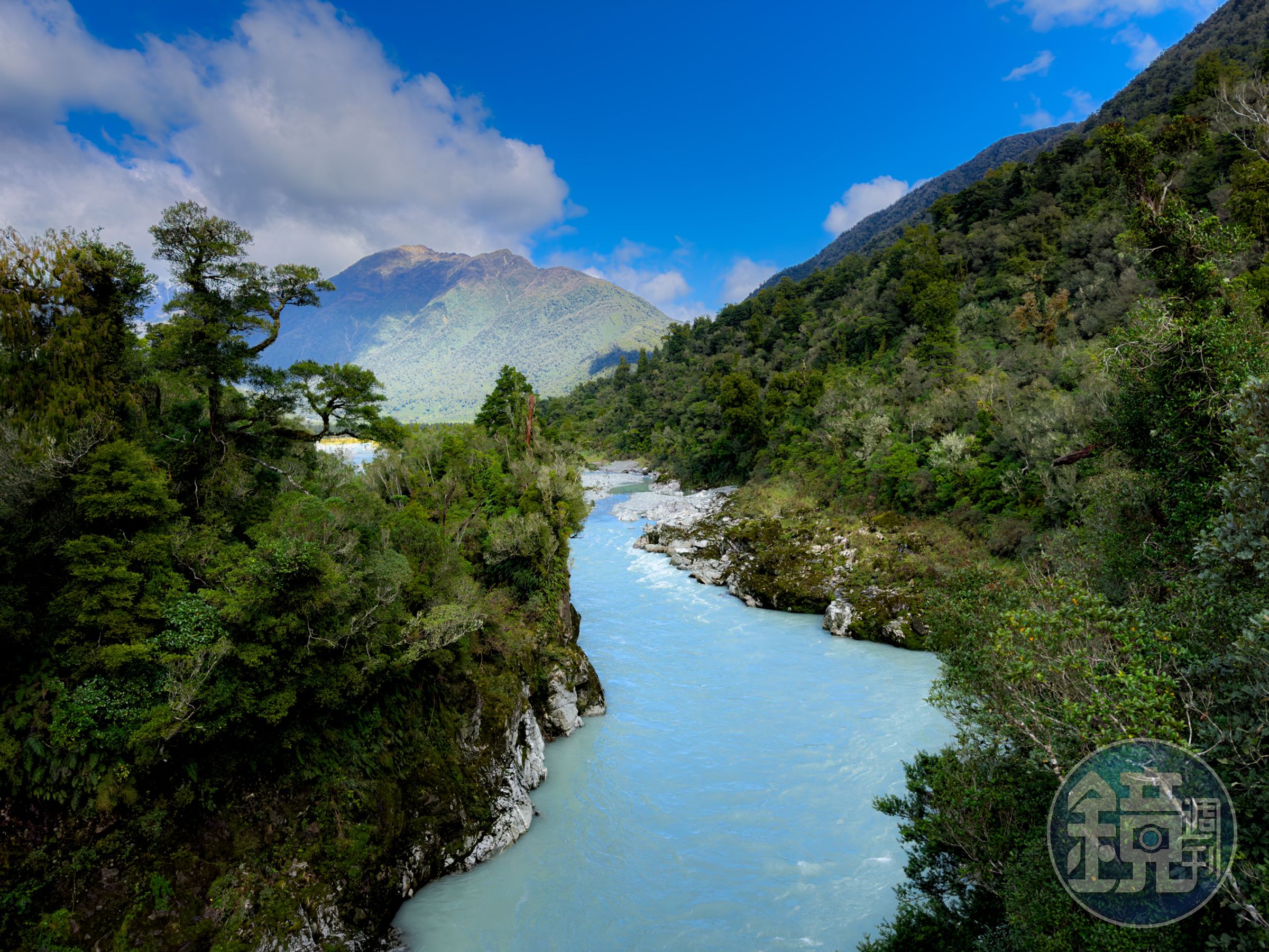 鄰近霍奇蒂卡的「霍奇蒂卡峽谷」因牛奶色澤的河流顏色，吸引旅人遠道而來。