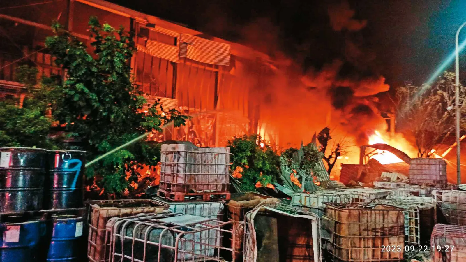 明揚國際公司位於屏東的廠房9月22日發生爆炸釀嚴重火警，造成10人死亡、111人受傷。（讀者提供）