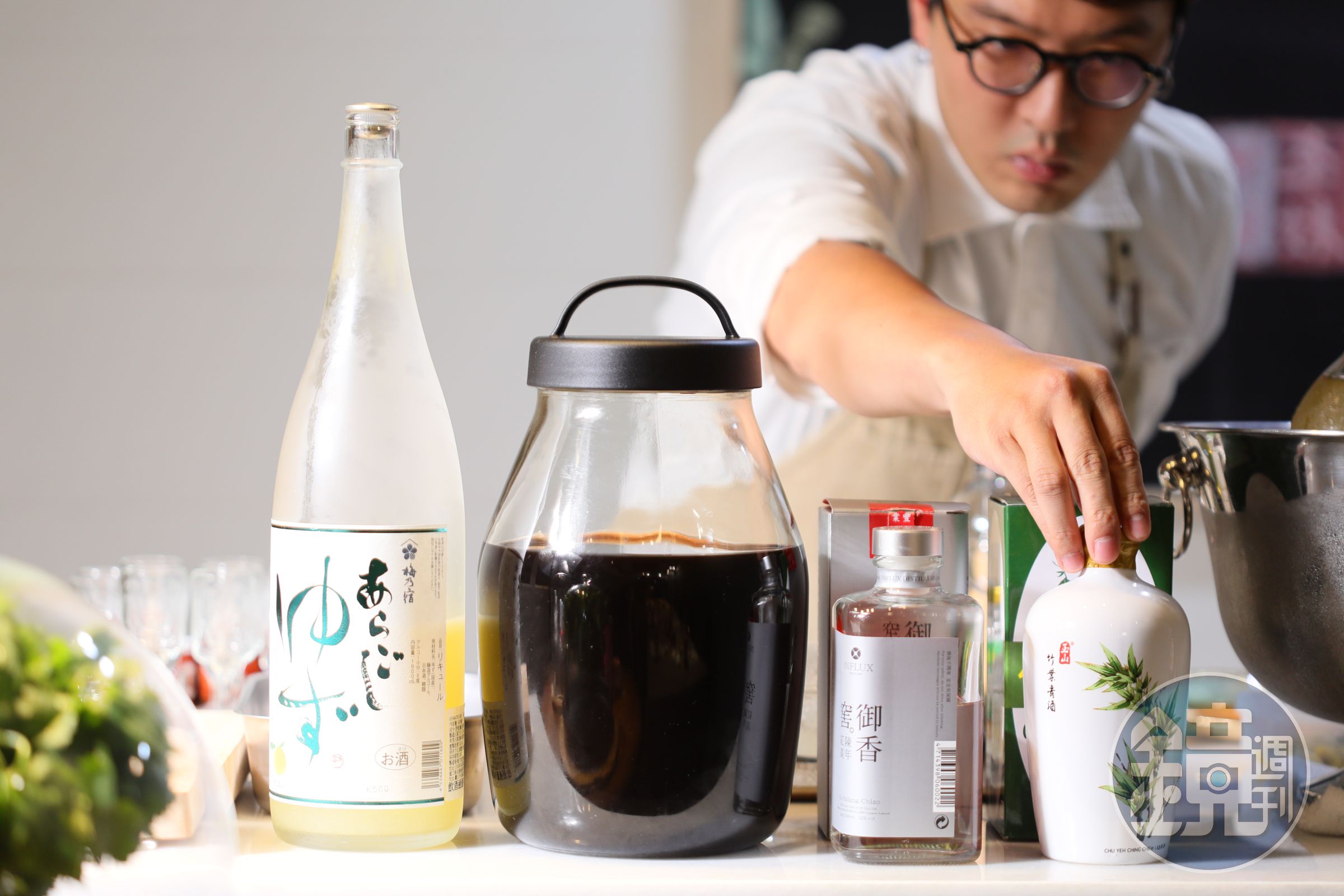 錦雲宴的茶酒搭包含精心挑選的竹葉青、高粱和果實酒,都與菜式十分搭配。