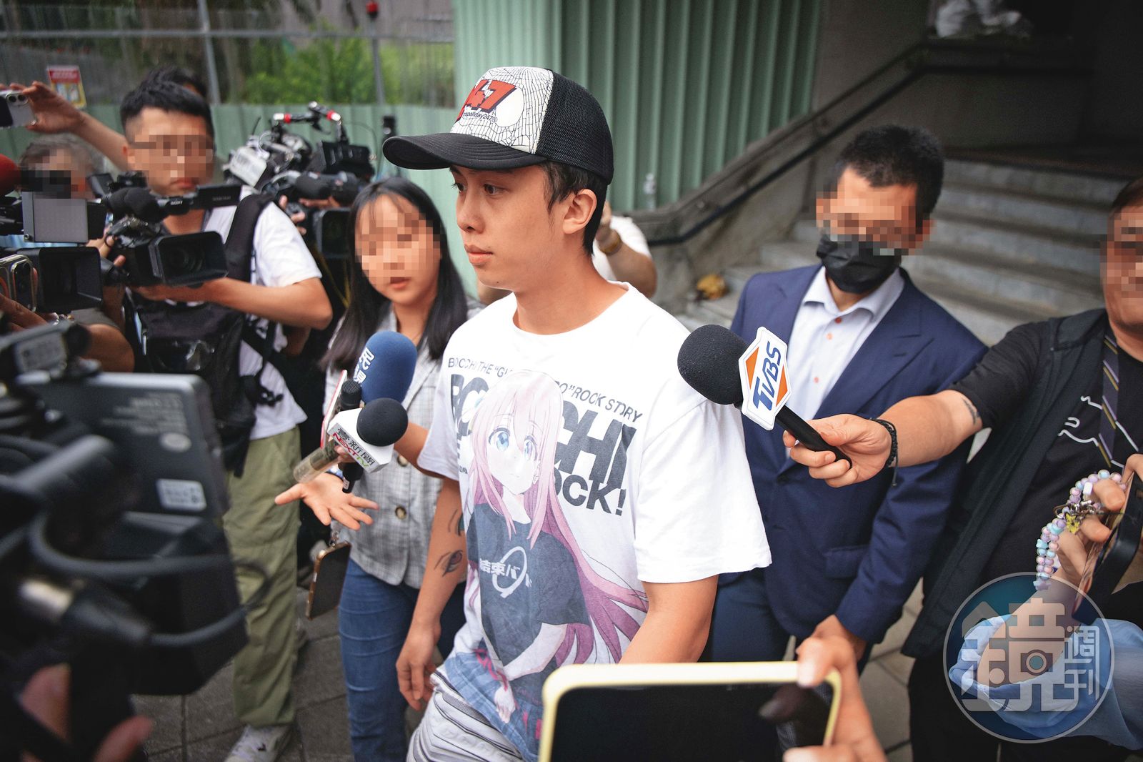 孫安佐因涉嫌自製噴火裝置與持有具殺傷力改造槍枝遭起訴，日前出庭仍否認多項犯罪指控。 （鏡報提供）