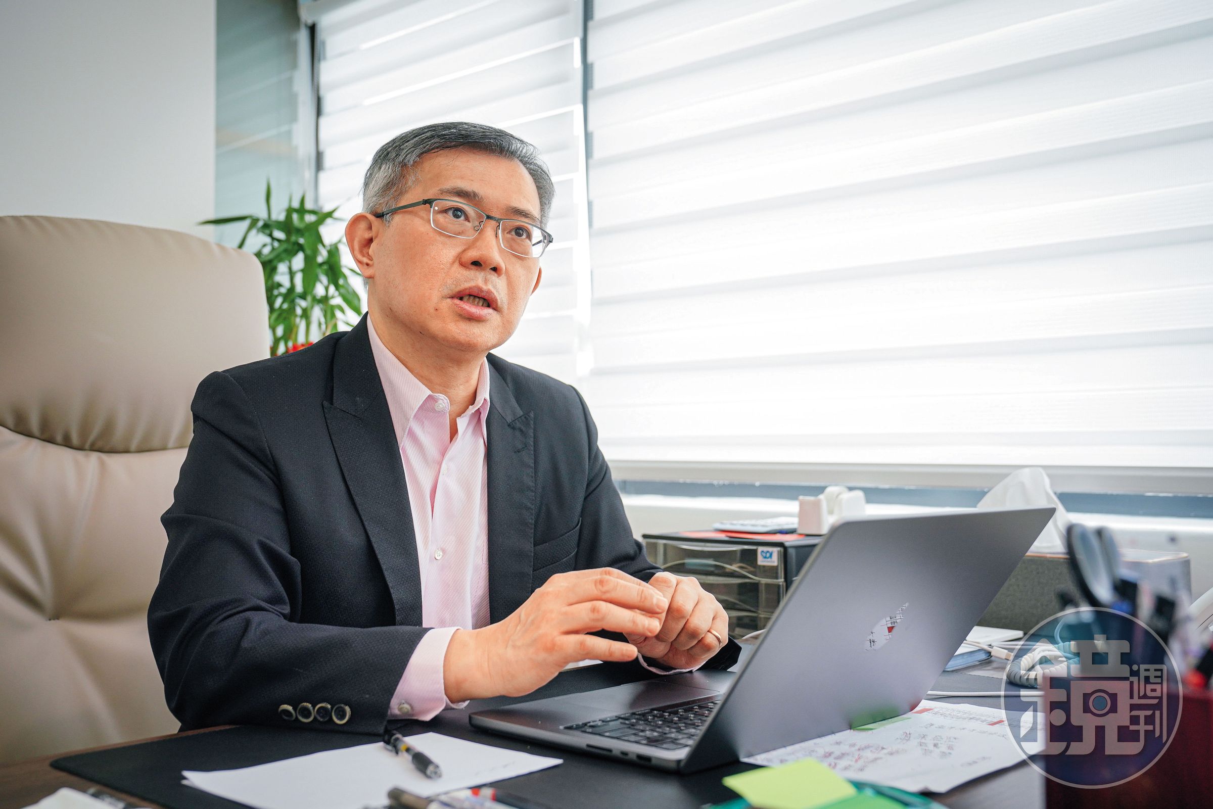 清大校務基金繳出連續11年正報酬且獲利超過15億元的好成績，背後靈魂人物是計量財務金融系教授林哲群。