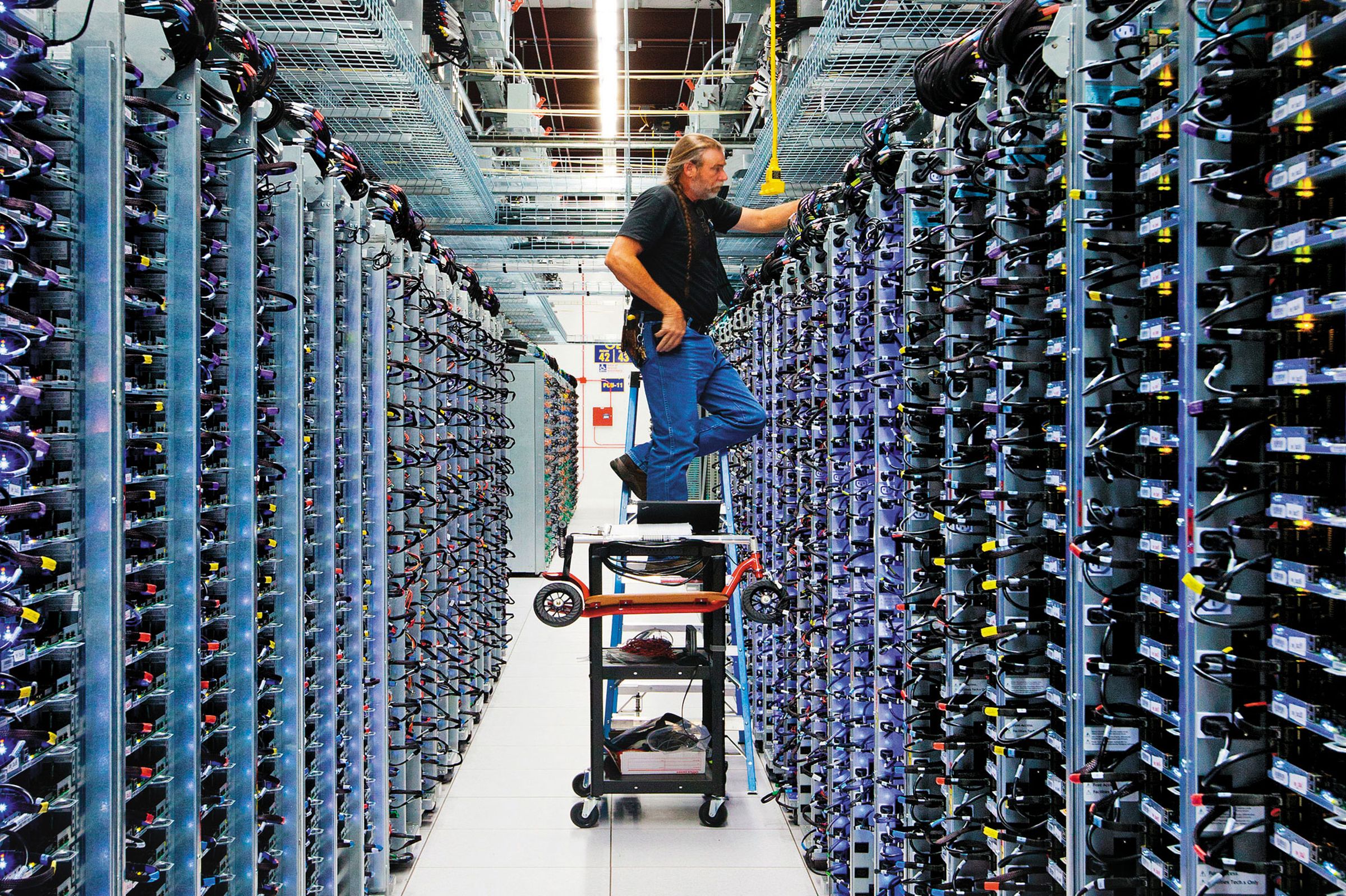 Google等雲端科技巨擘大幅擴建資料中心,有利於生成式AI的應用與服務加深加廣。(翻攝google官網)