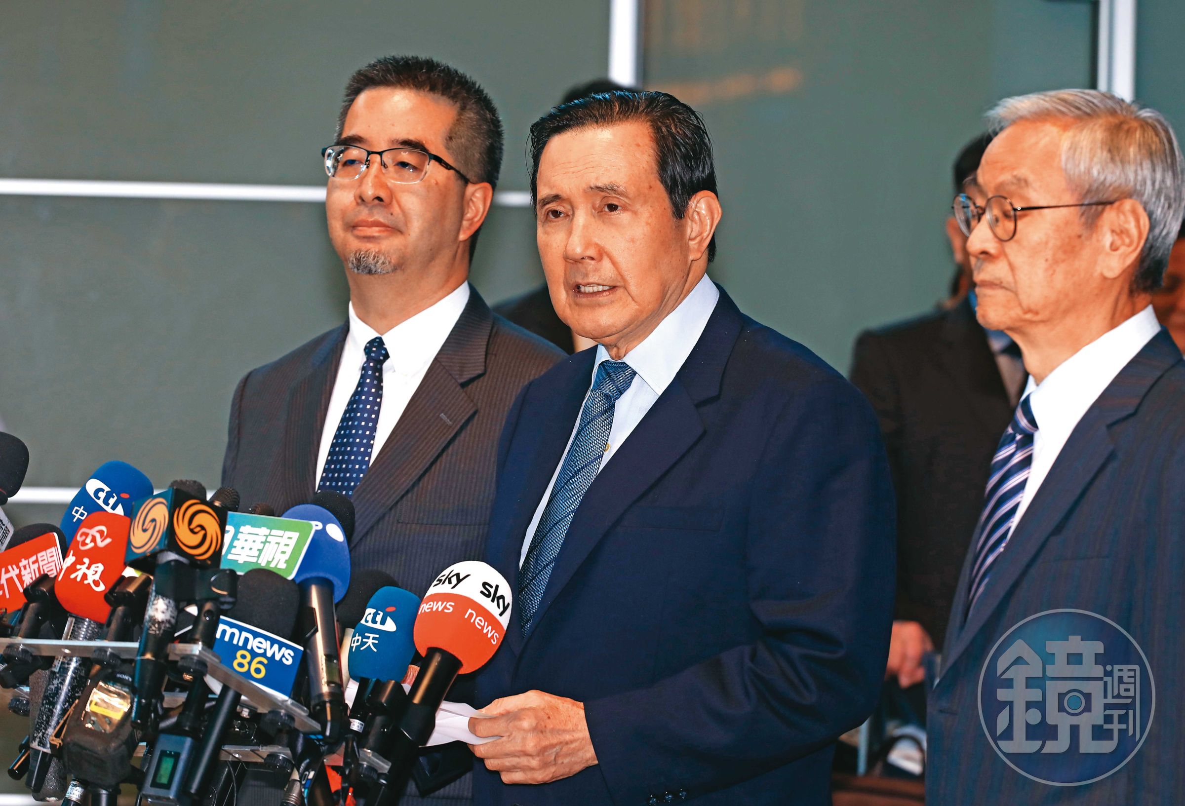 前總統馬英九(中)本月初赴中訪問,牽動東亞局勢。