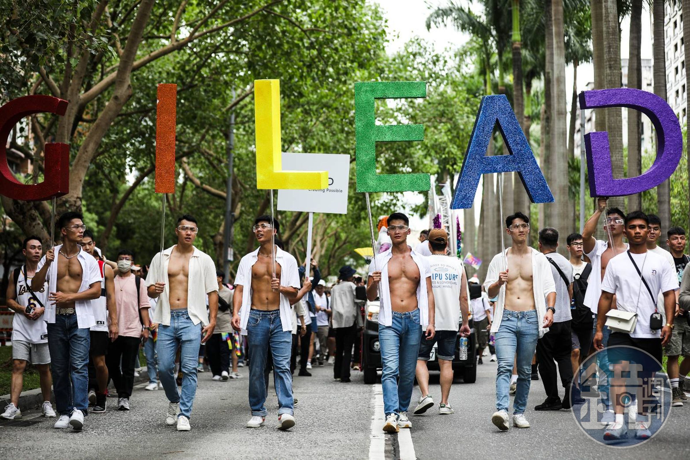 許多民間團體也派出隊伍共襄盛舉。