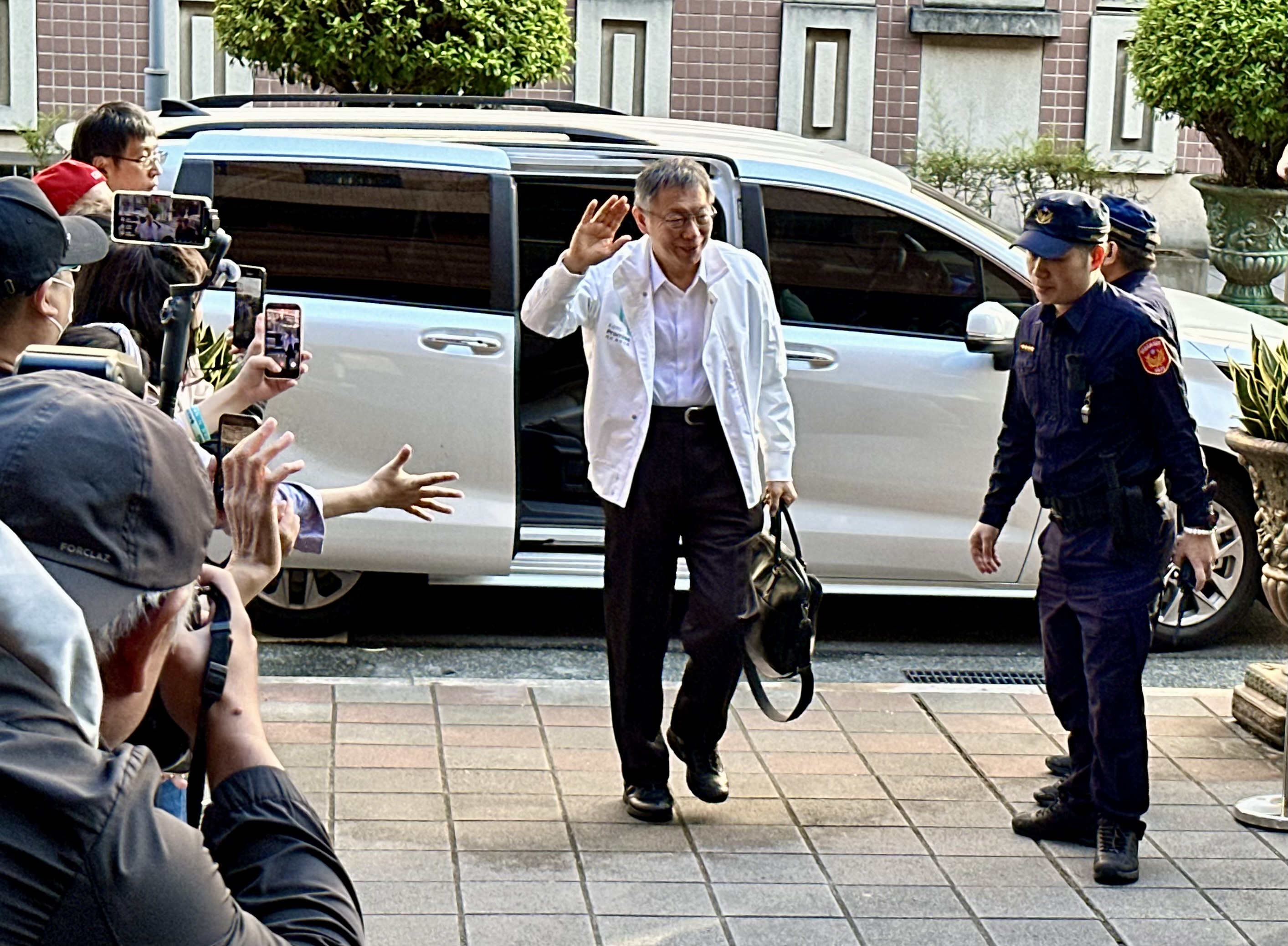 柯文哲今出庭答辯京華城案，打臉自己市長任內刪除京華城12萬284平方公尺容積的決策。