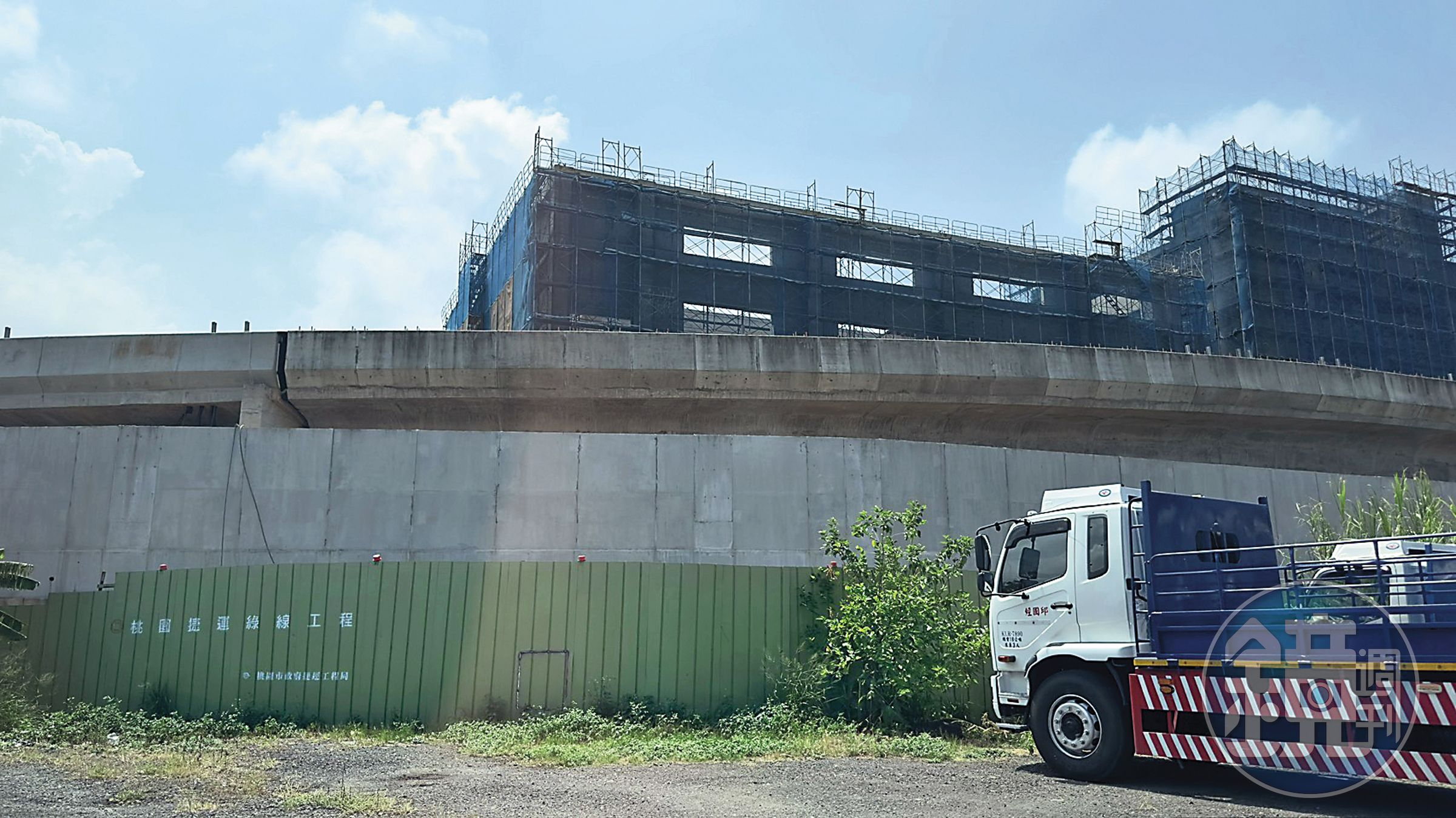 興建中的桃園捷運綠線部分車站工程,爆發違法使用中國石材的弊端。