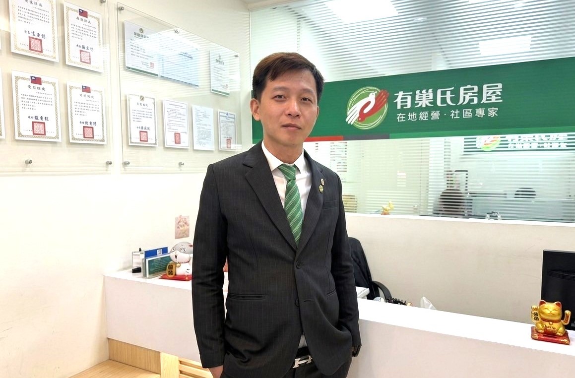 有巢氏房屋台中崇德捷運加盟店長林建豪，堅持「寧丟單也不欺瞞」的誠實作法，在第一線為消費者築起交易最安心的防線。（圖／永慶房產集團提供）