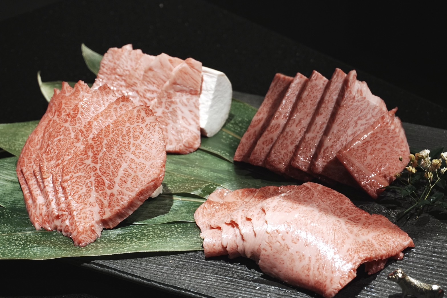 6人套餐直接讓客人大啖和牛饗宴，平均下來每人能品嘗到的肉量多達300克。
