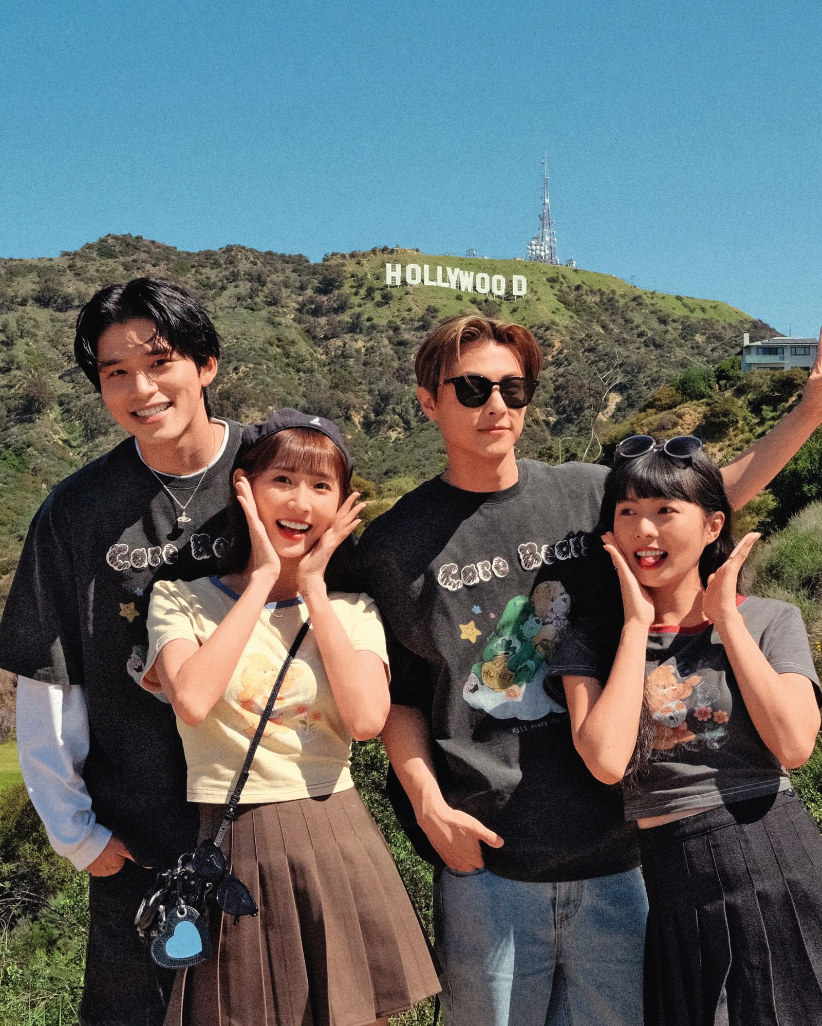 粿粿（左2）、王子邱勝翊（右2）與簡廷芮（右1）、王品澔（左1）的美國行，釀成外遇風暴。（翻攝自粿粿IG）