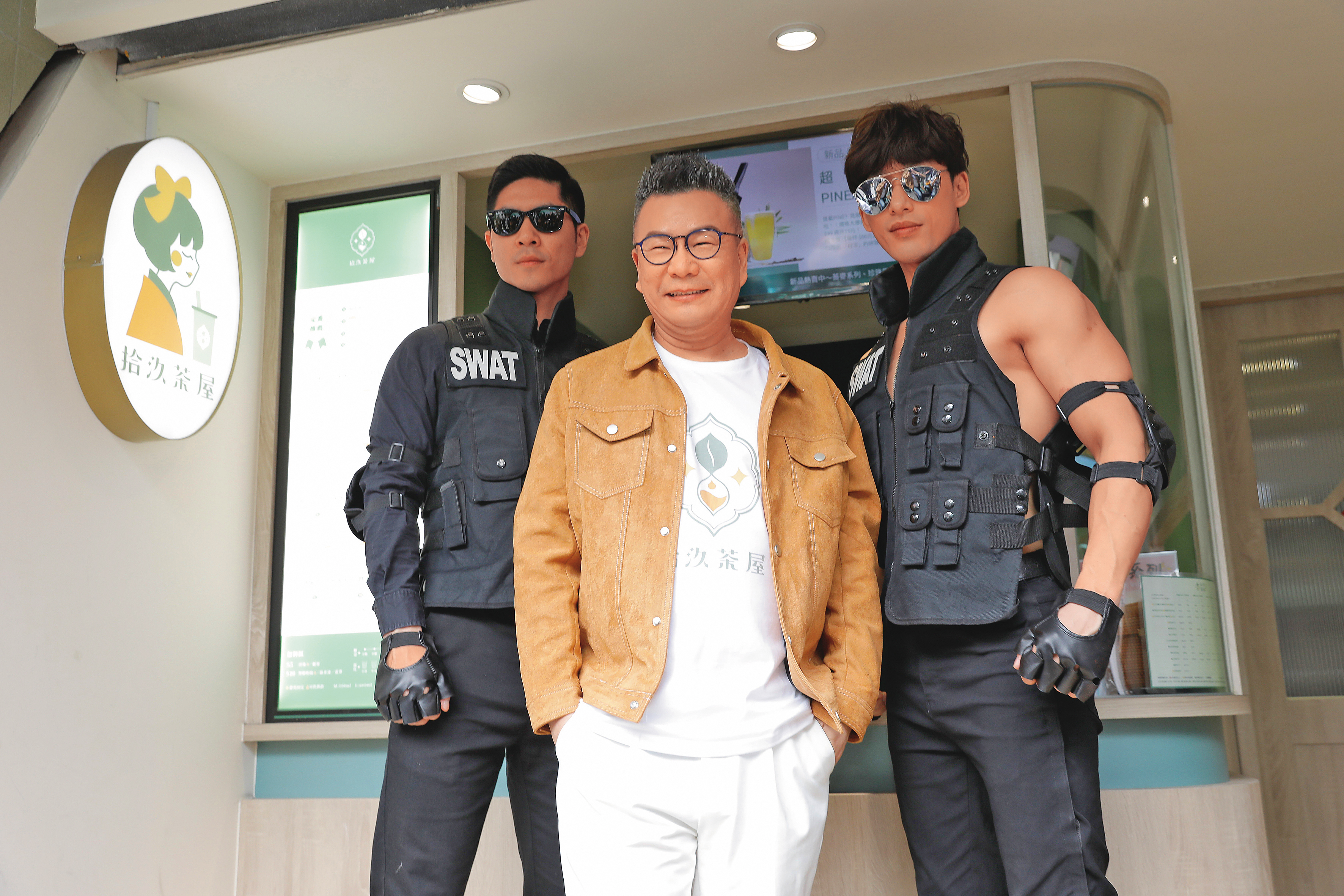 沈玉琳（中）曾代言手搖飲，他是許多品牌與活動的寵兒，效果據稱頗好。