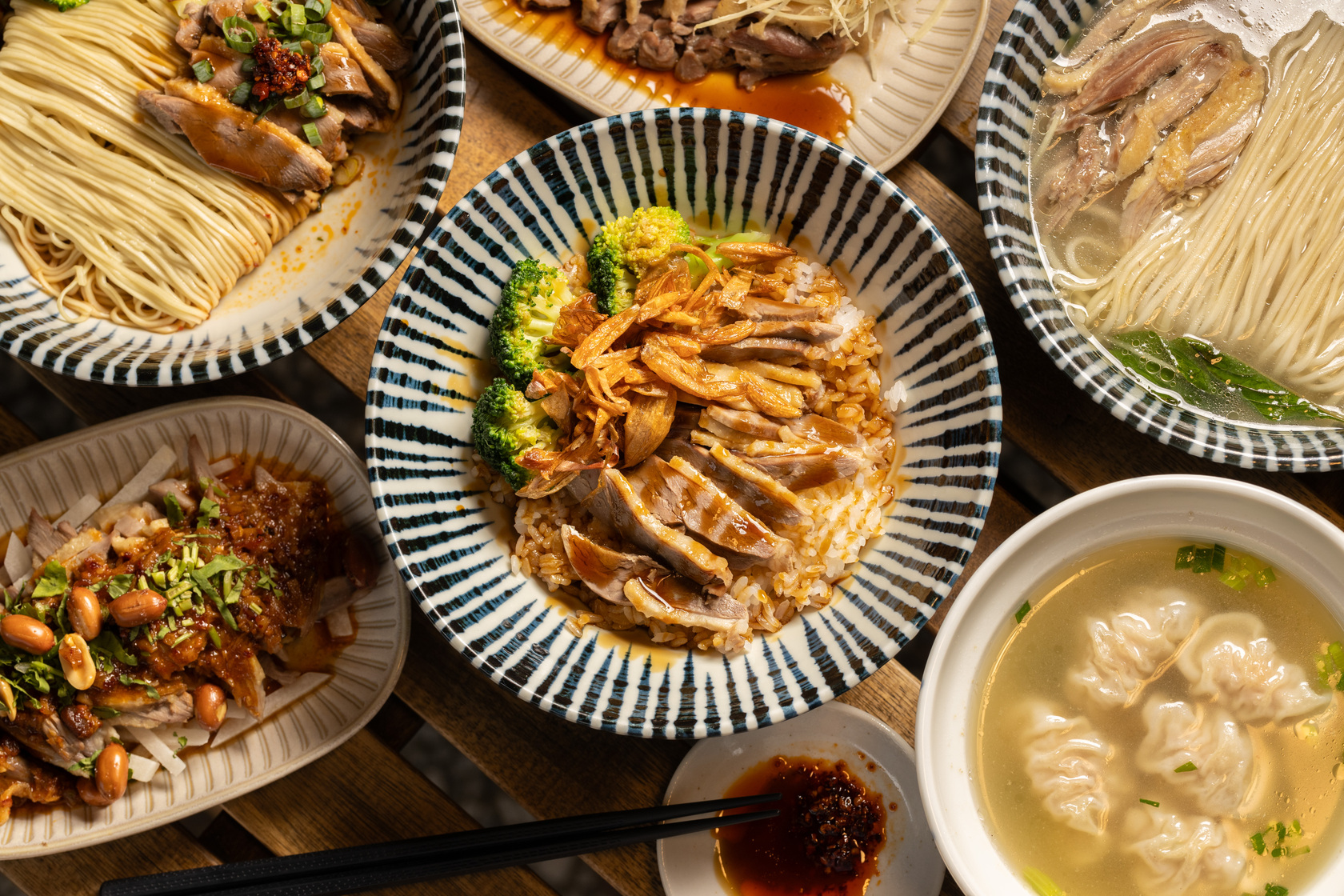 「東沐。食在」每一道料理都有傳統與創新的融合，是近年極受歡迎的台中在地小吃店。