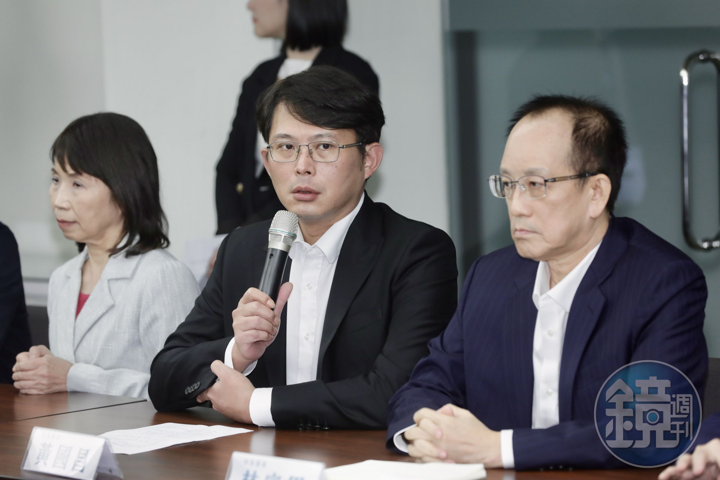 民眾黨中央委員會一致通過柯文哲請假再延3個月,暫緩推選代理黨主席。