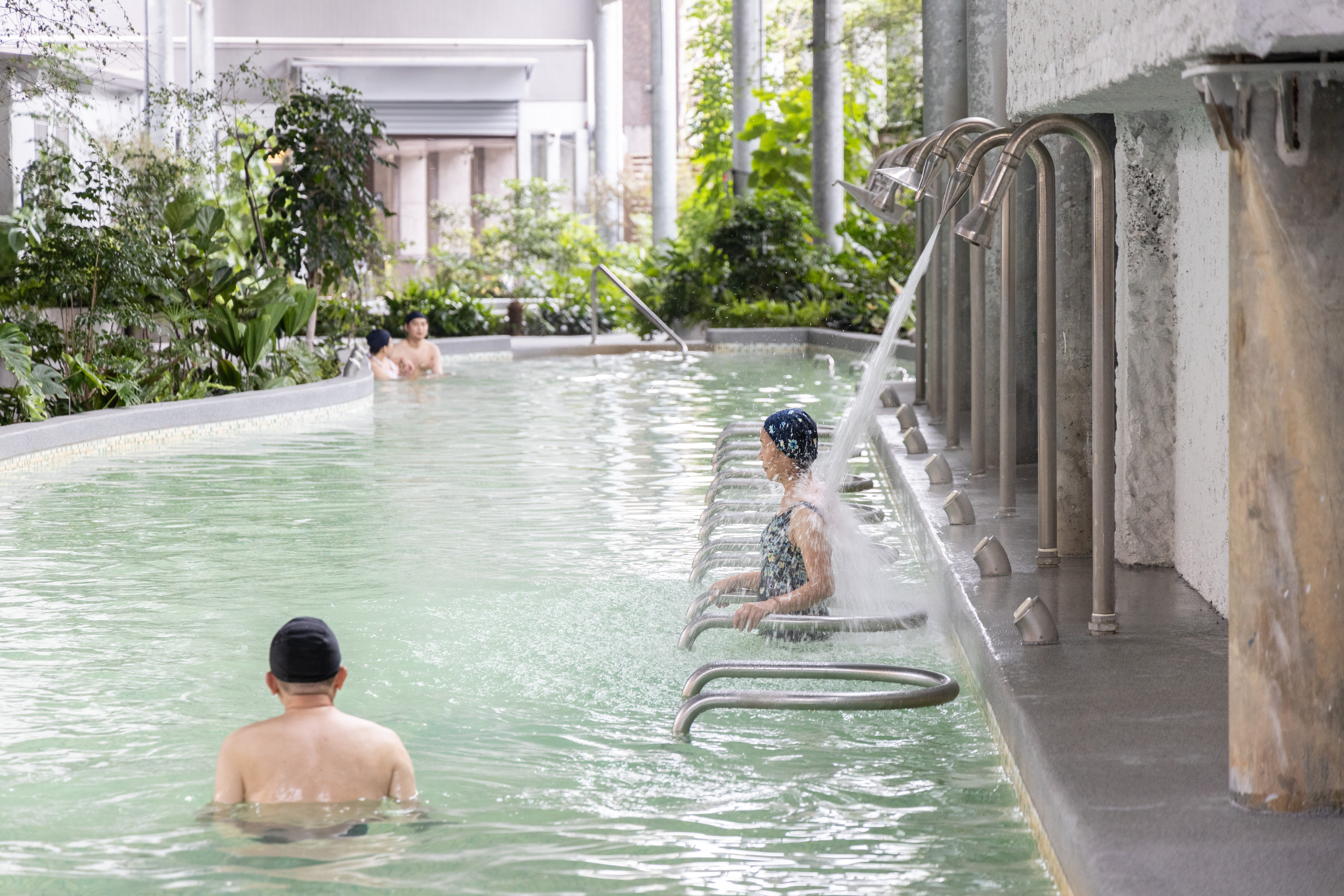 礁溪老字號飯店「冠翔泉旅」重新翻修後，於2024年11月重新開幕。