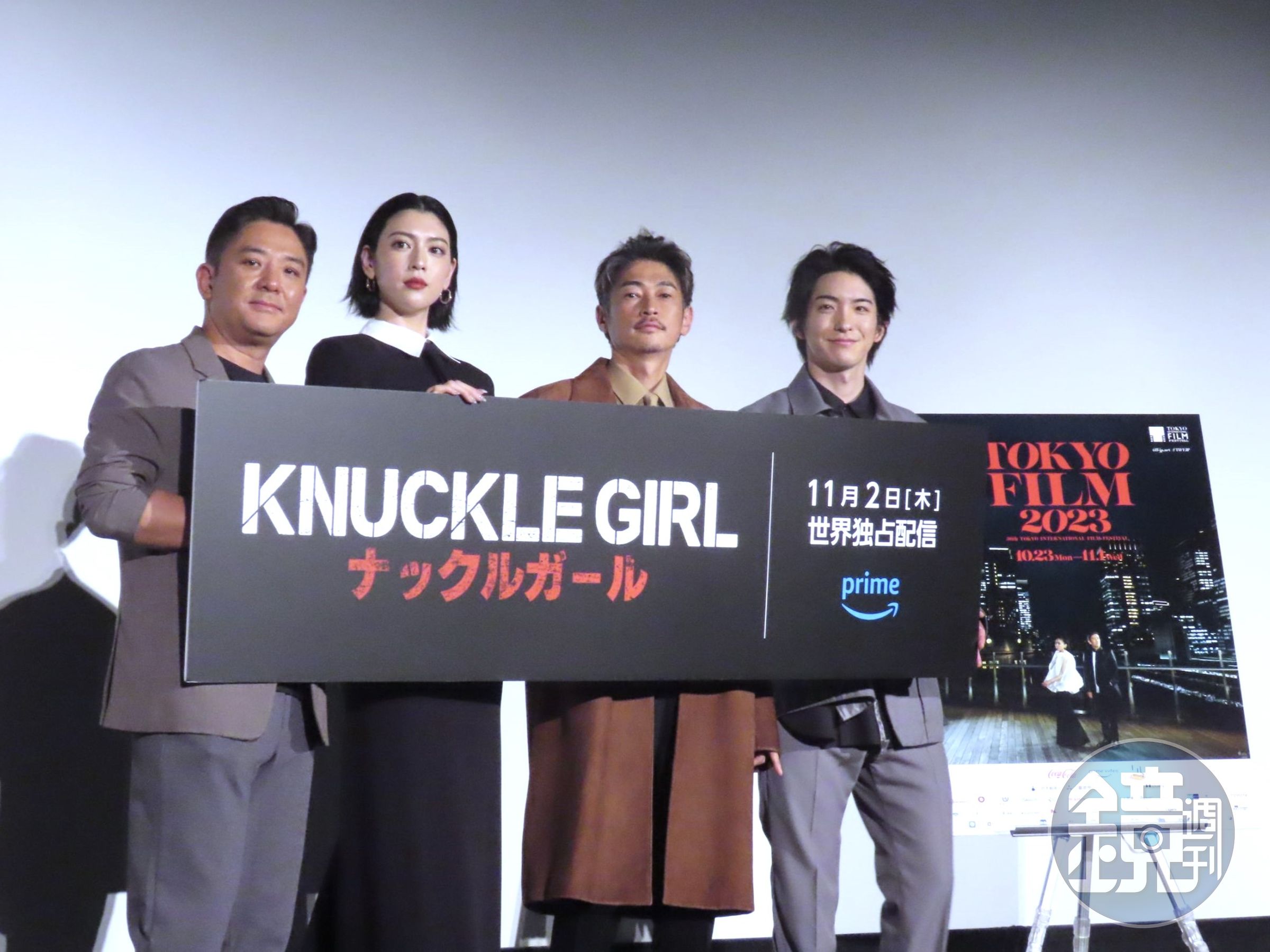 《KNUCKLE GIRL》導演Chang（左起）與三吉彩花、窪塚洋介、前田公輝現身日比谷東寶影城，為新戲宣傳。