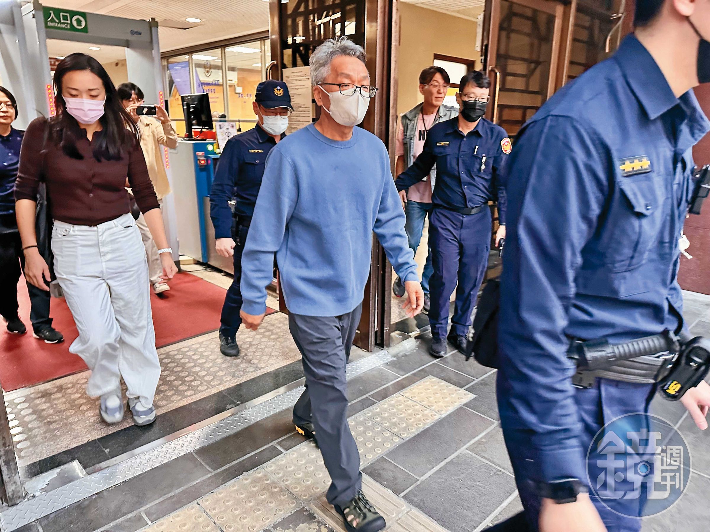 陳歐珀以立委身分推動《商港法》,向業者收賄413萬元,另涉限制Uber案收賄50萬元等多項重罪,24日獲500萬元交保。