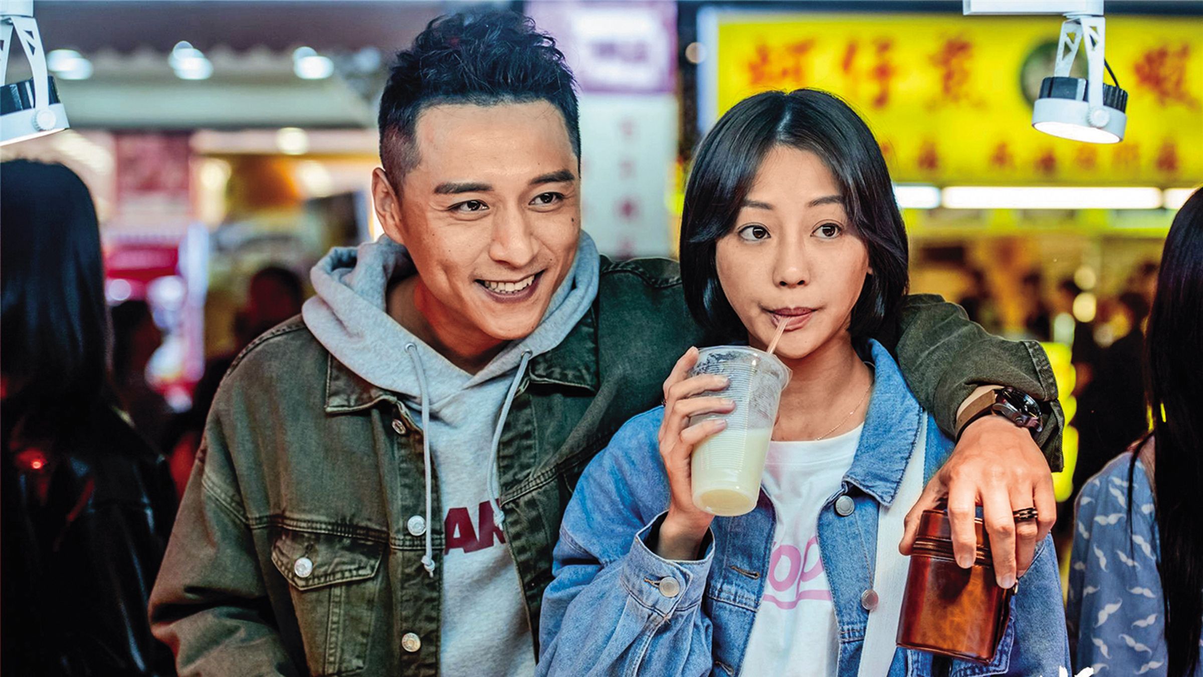 鄭人碩（左）、謝欣穎（右）主演的《角頭－浪流連》是該系列電影的外傳。（巧克麗娛樂提供）