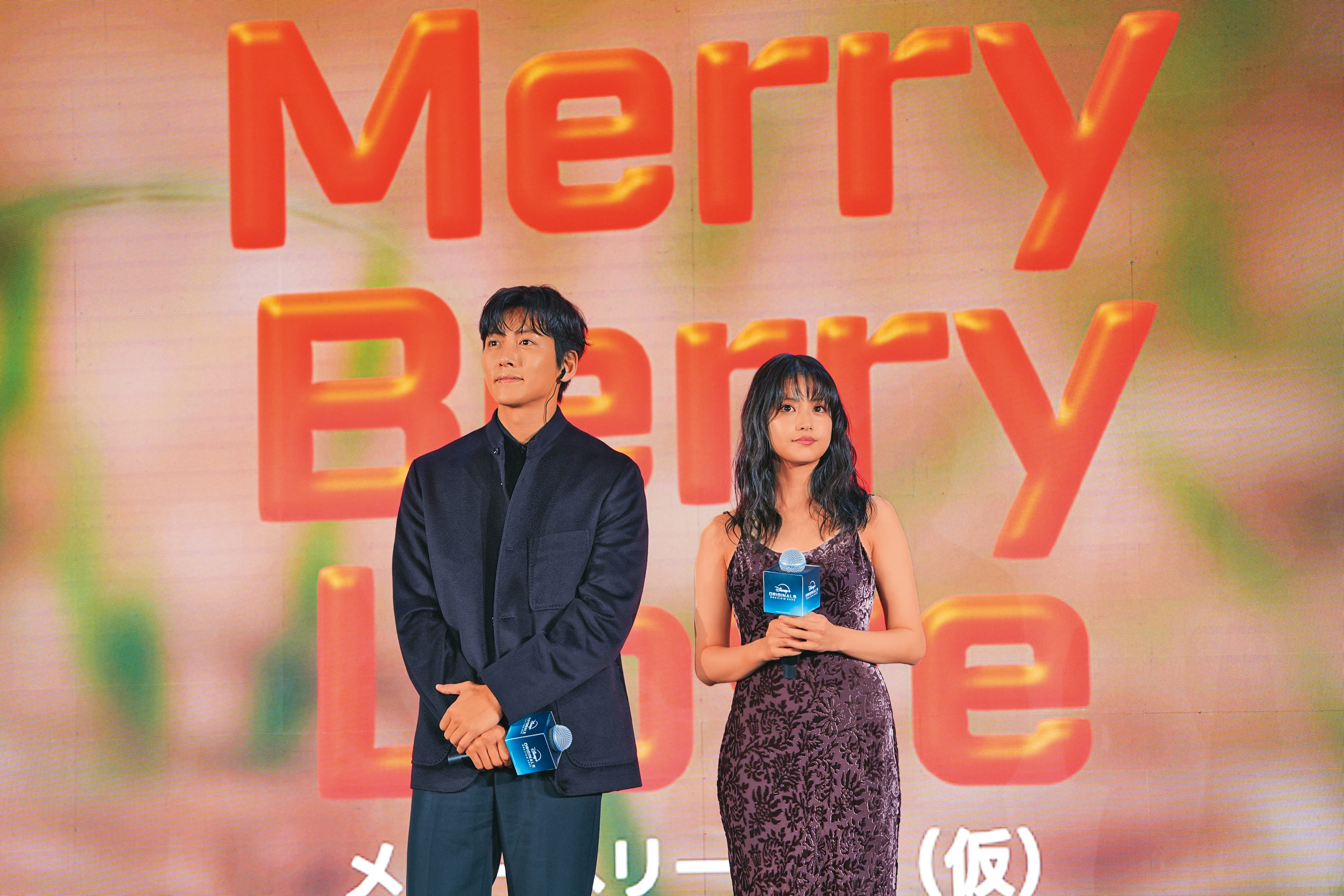 韓國演員池昌旭(左)與日本女星今田美櫻(右)首度合作拍《Merry Berry Love》譜跨國戀曲。(Disney+提供)