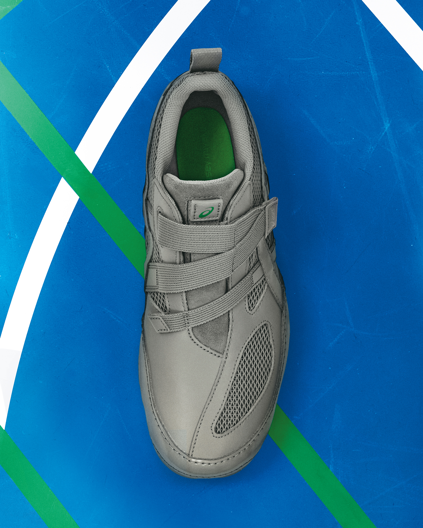 灰色ISSEY MIYAKE FOOT。NT$8,280(君梵提供)