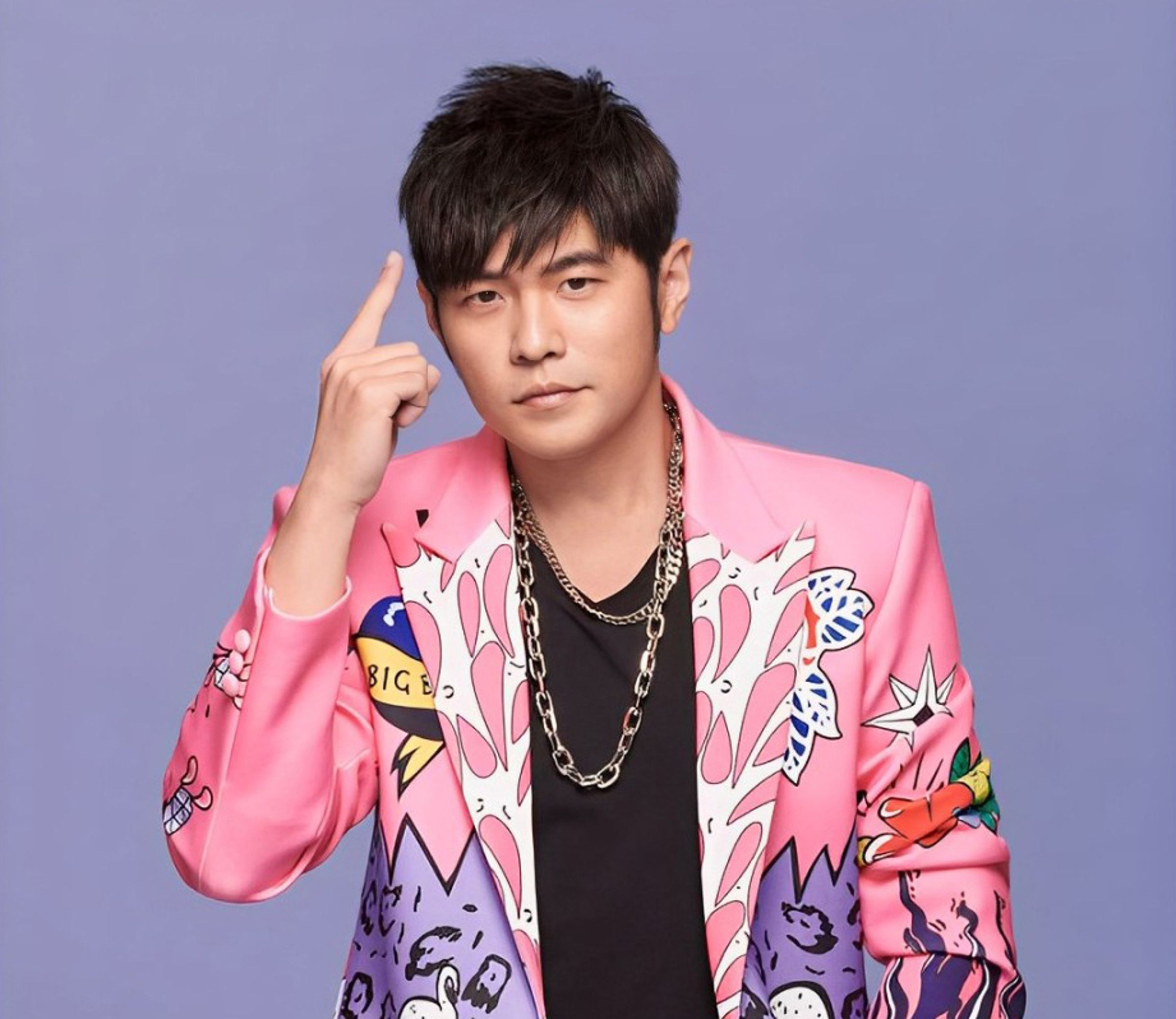 周杰倫愛比「1」,因為他是周杰倫模仿大賽第一名。(誤)(杰威爾提供)