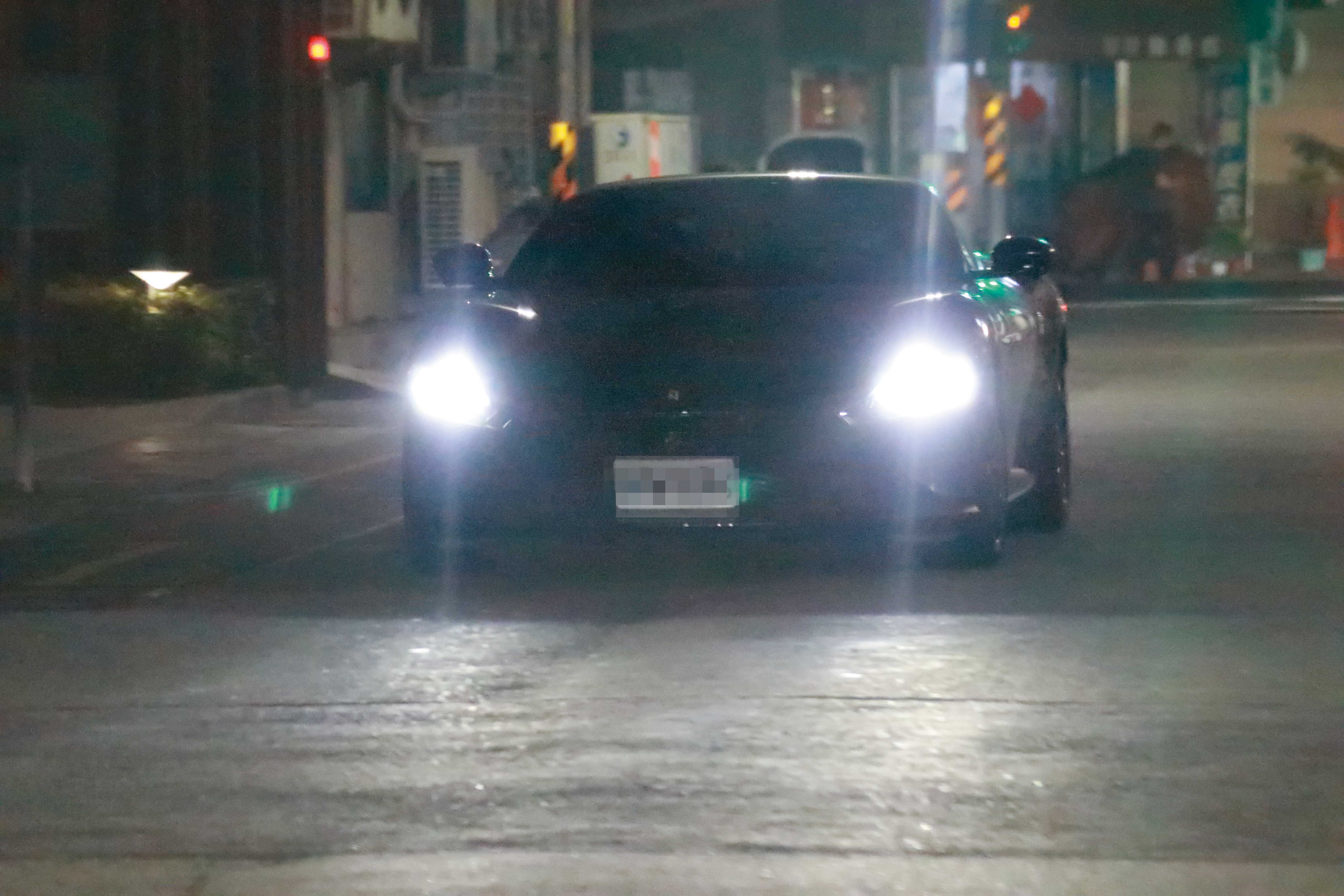 2026/05/18　22：20本刊直擊，趙建銘喜愛收藏名車，常以賓士、法拉利跑車（圖）代步。