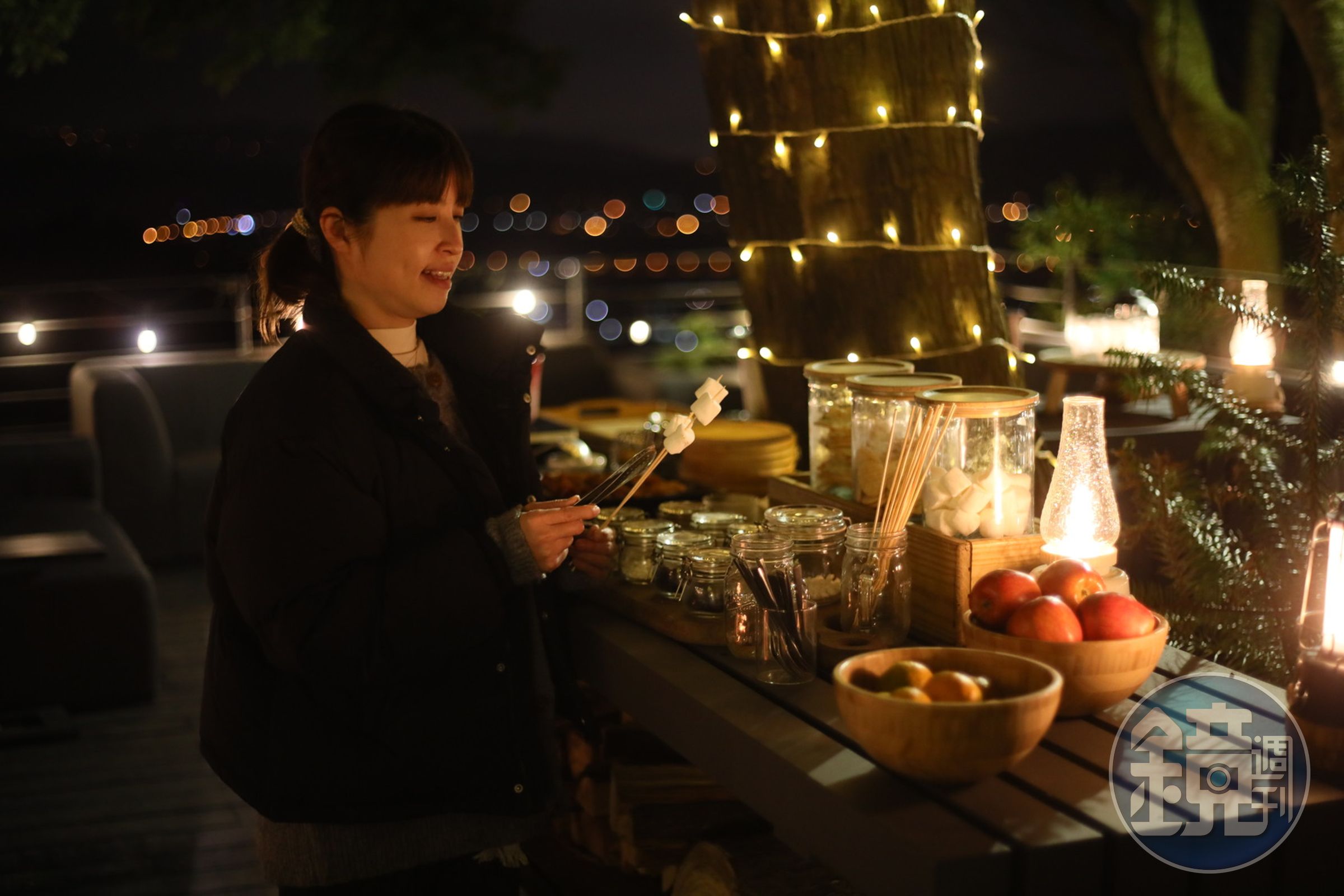 晚餐過後，營火區已準備好雞湯，手工餅乾和各種飲品。