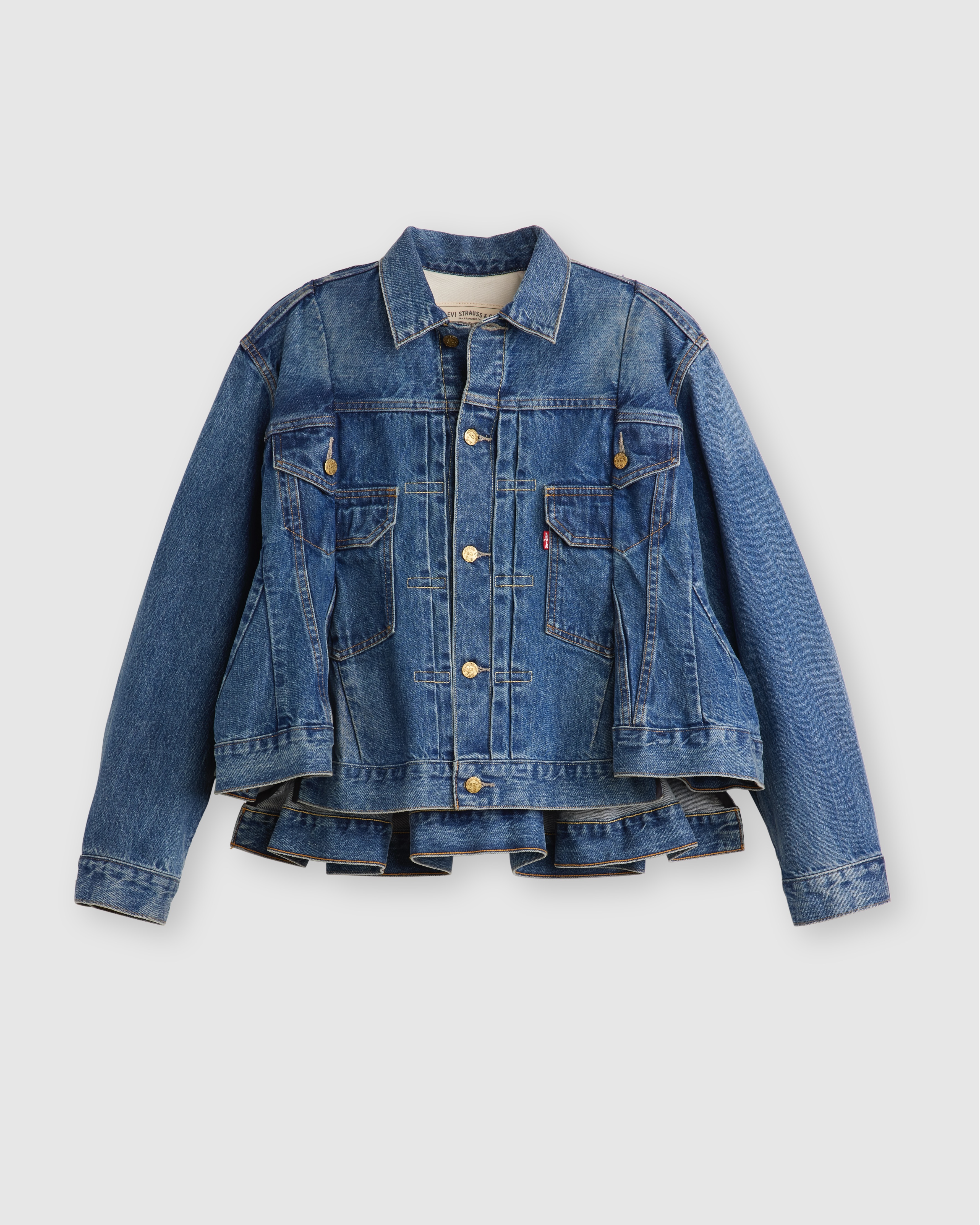 Levi’s x sacai聯名系列TYPE I／II／III丹寧夾克外套。NT$19,700（Levi's提供）