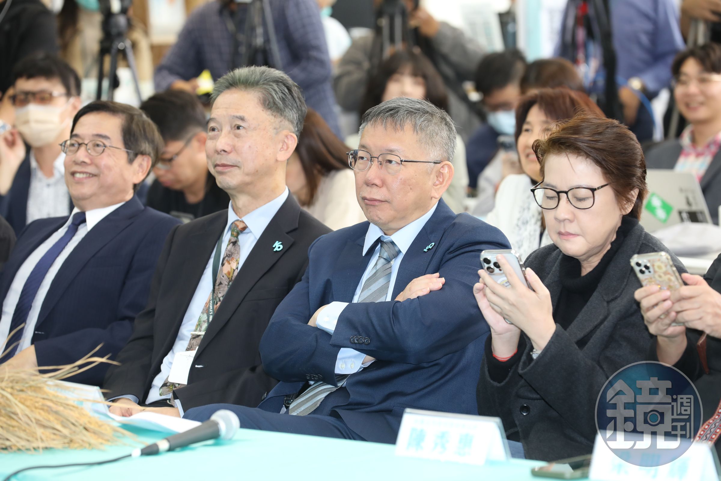 傳出柯辦競選總幹事黃珊珊、柯辦發言人陳智菡均表達請辭。