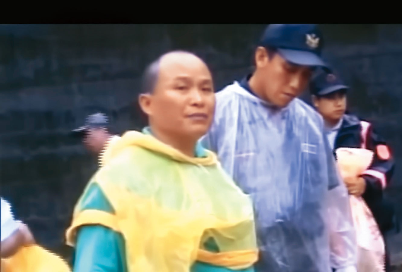 養豬場老闆黃旭弘(圖)個性凶悍、前科累累,死者頭七當天,被警方逮捕。(翻攝東森新聞)