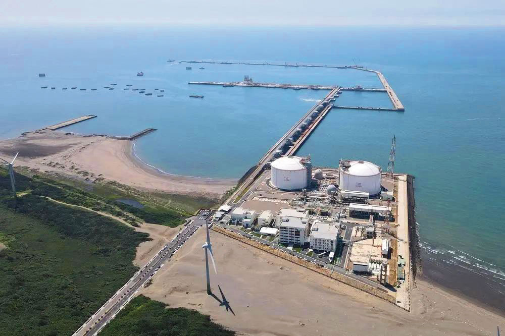 中油三接引發皇昌與工信、東丕陣營較勁，雙方在四接案中也全力爭取。（資料照片）