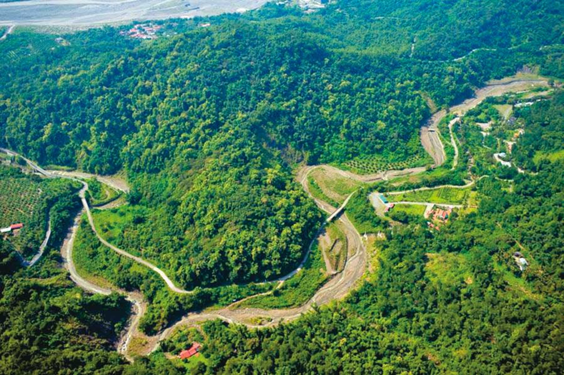 專案小組鎖定陳啟昱連日來一度藏匿六龜山區,且有特定民代接濟三餐,另行分案追查共犯。(翻攝高雄市六龜區公所官網)