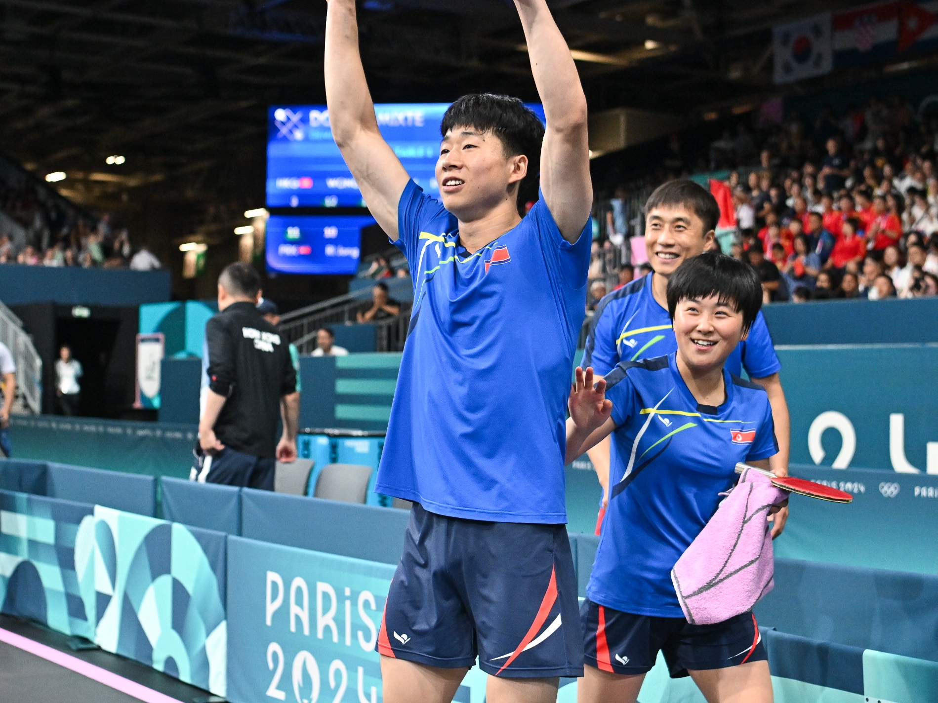 北韓黑馬組合李鄭息（左）和金琴英（右）今晚將在桌球混雙金牌戰對決中國。（翻攝自@WTTGlobal X）