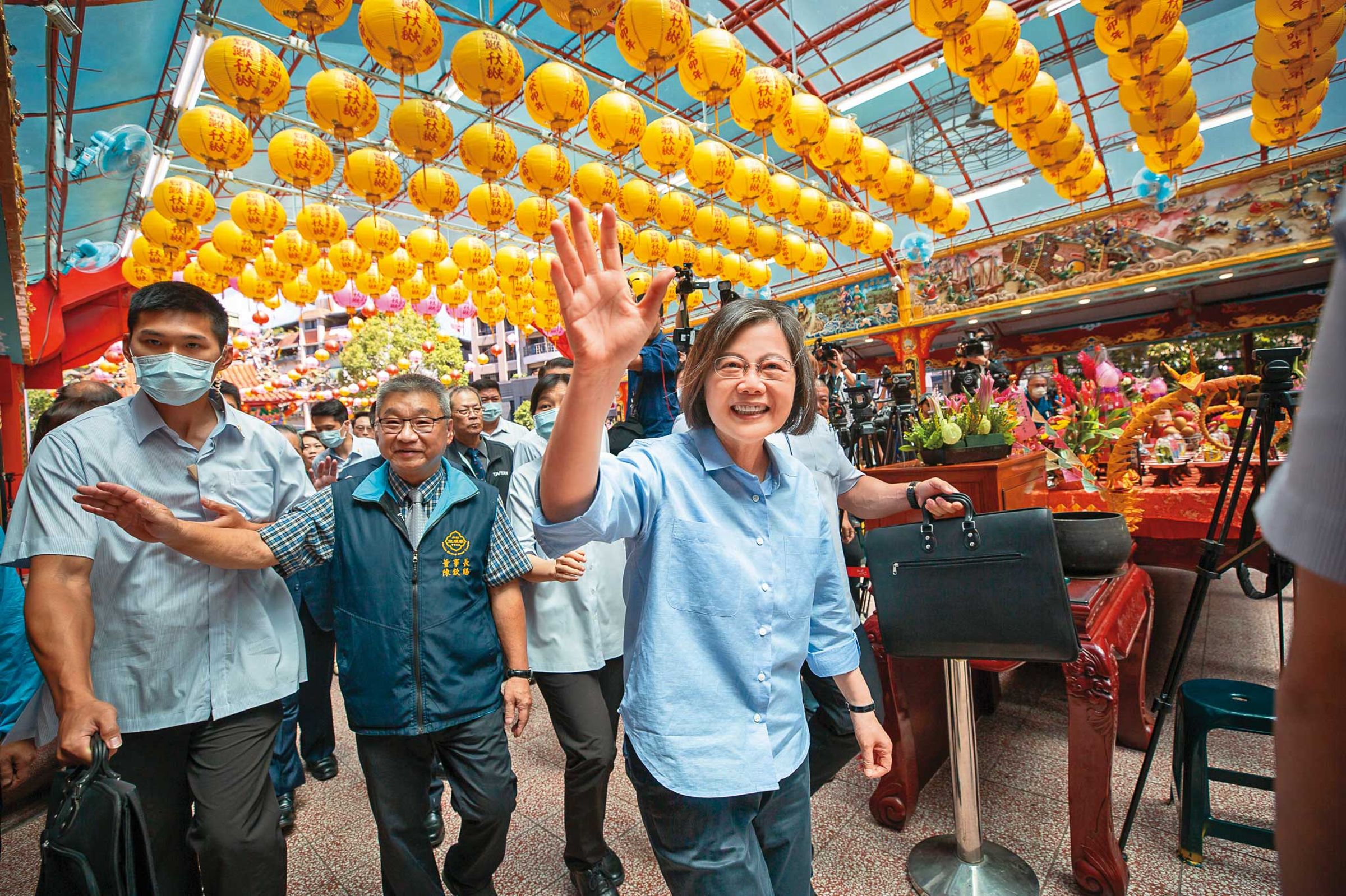 尪公信仰吸引政治人物參香,前總統蔡英文2023年曾赴信奉尪公的木柵忠順廟,感謝保儀大夫保佑台灣。(總統府提供)