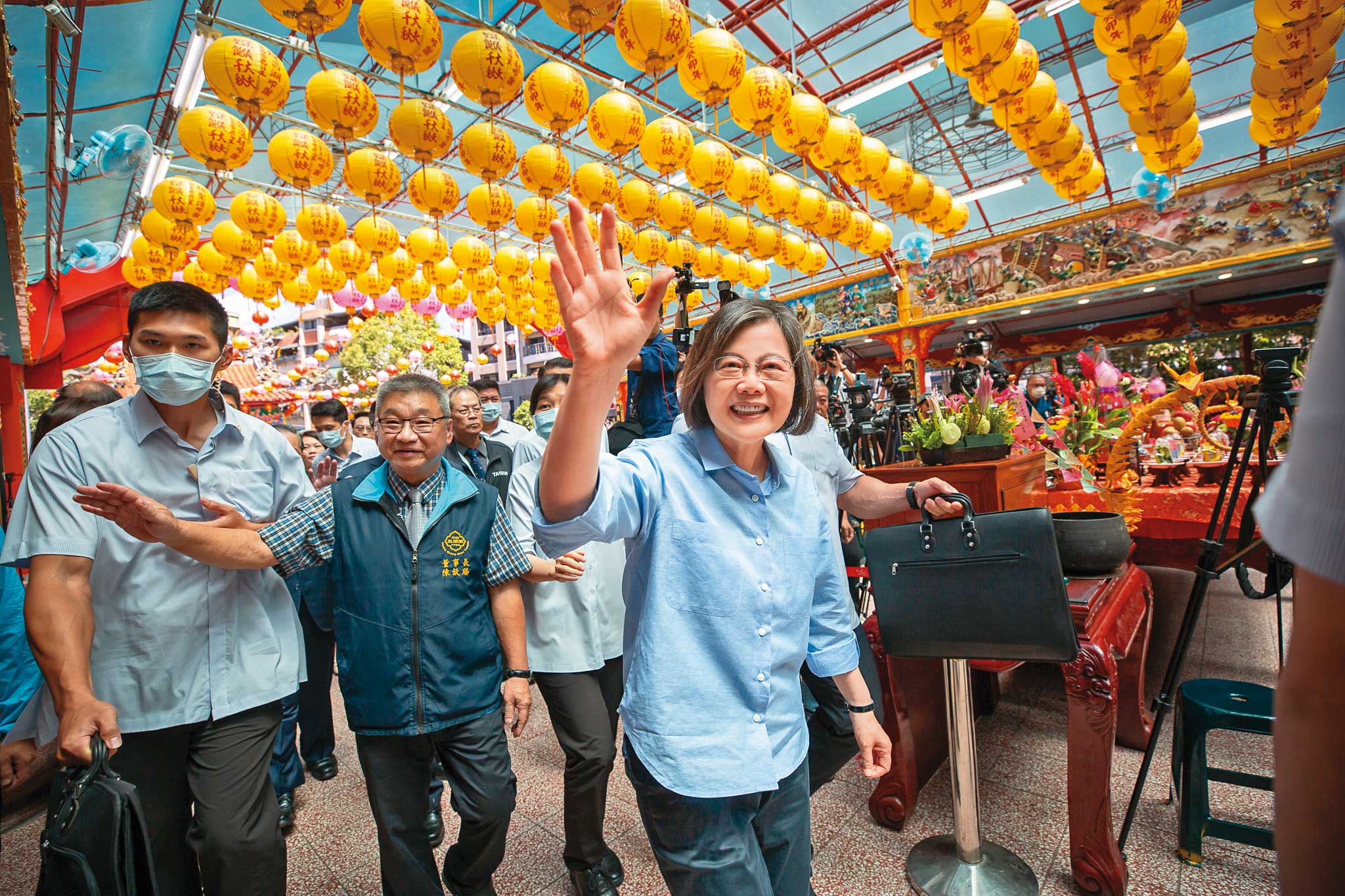尪公信仰吸引政治人物參香,前總統蔡英文2023年曾赴信奉尪公的木柵忠順廟,感謝保儀大夫保佑台灣。(總統府提供)
