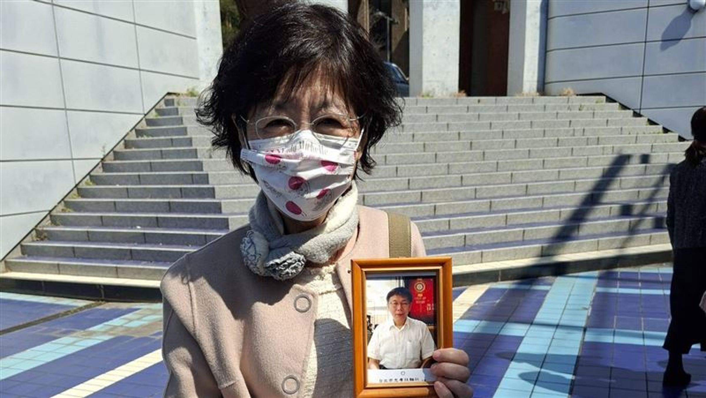陳佩琪昨天才發文嗆，家裡有近百本存摺很多嗎，結果被北檢打臉後，今天改口說自己沒數（圖／翻攝自陳佩琪臉書）
