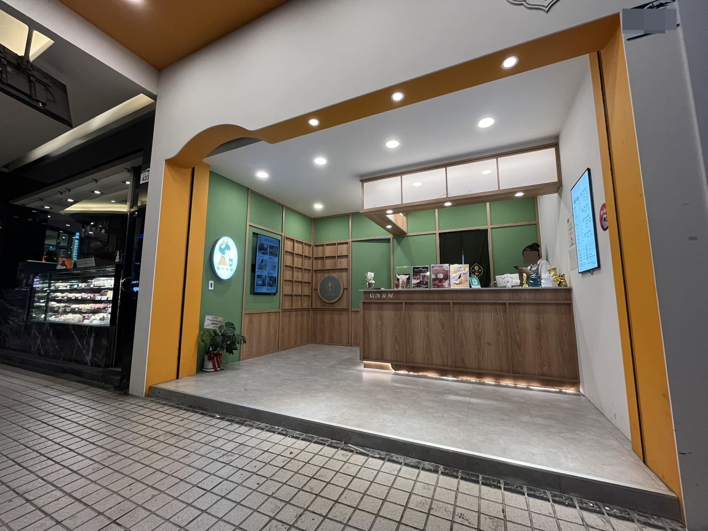 王浩宇表示,Toyz的手搖飲店轉眼間已經狂開53家。(翻攝自王浩宇臉書)