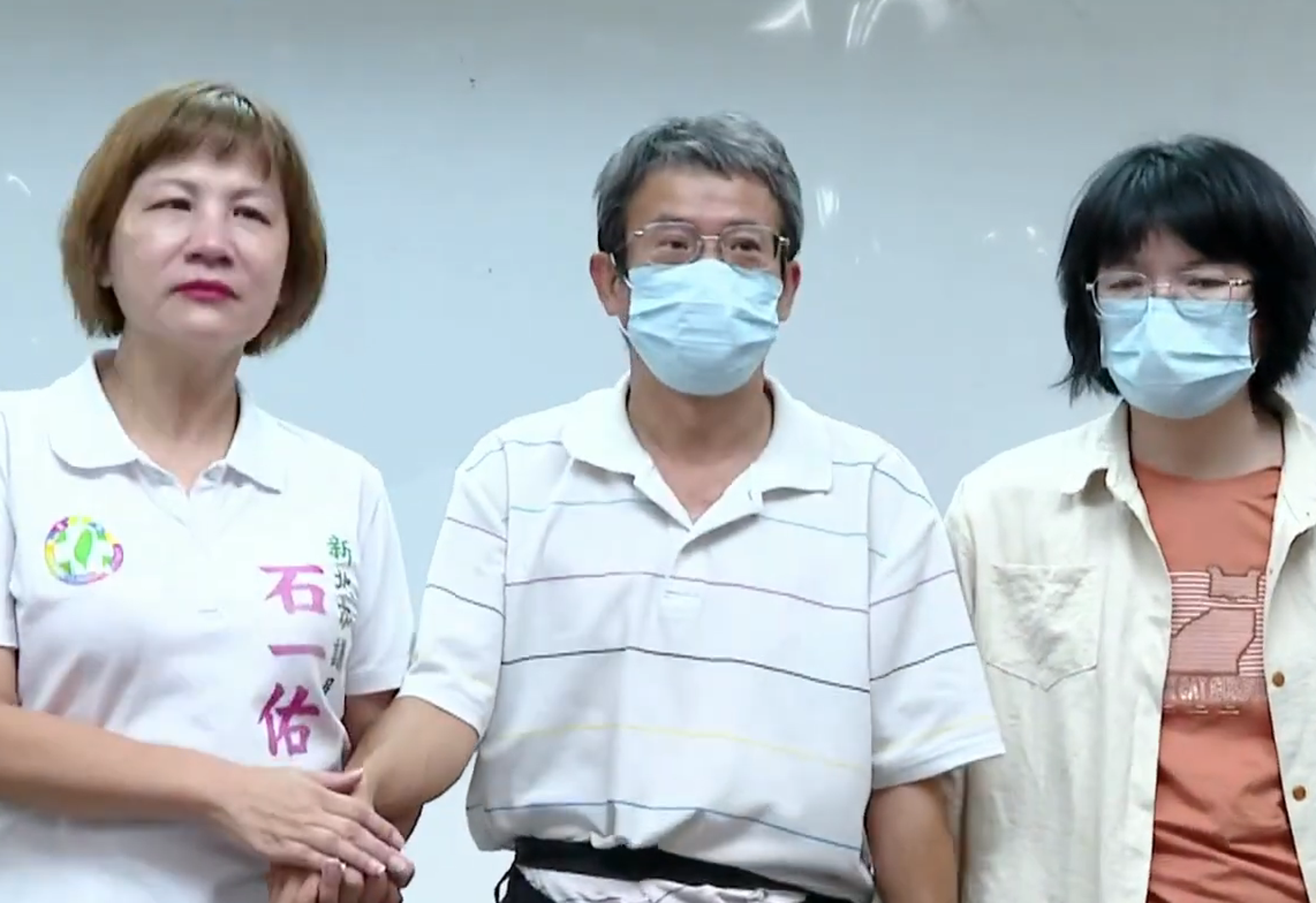 楊承勳的父母今天下午召開記者會,由楊爸爸宣布捐出500萬元,將以兒子的名義成立獎學金。(鏡新聞提供)