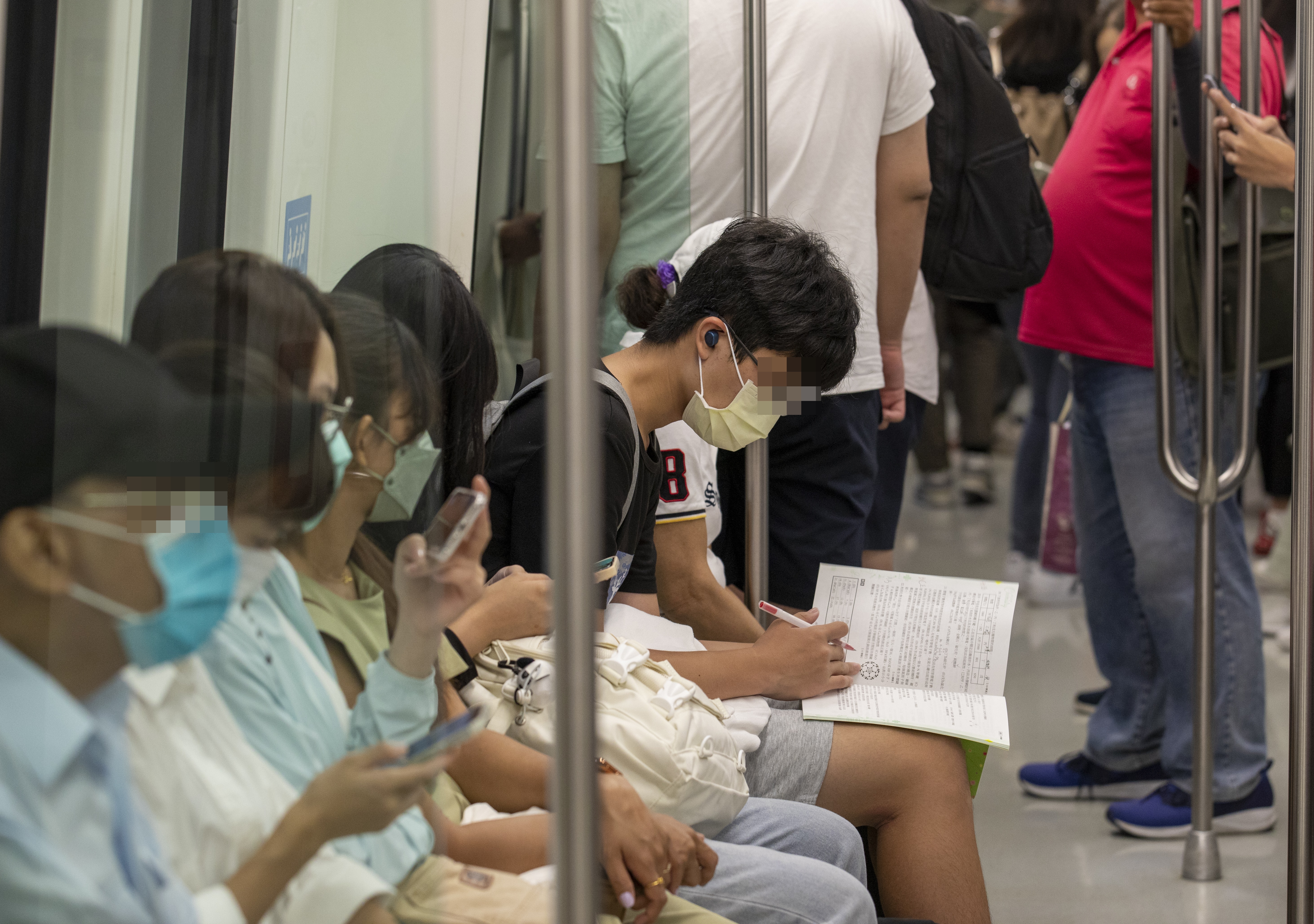 網友分享搭乘高捷的小故事，引起網友熱議。（圖為資料照、非當事人，本刊資料照）