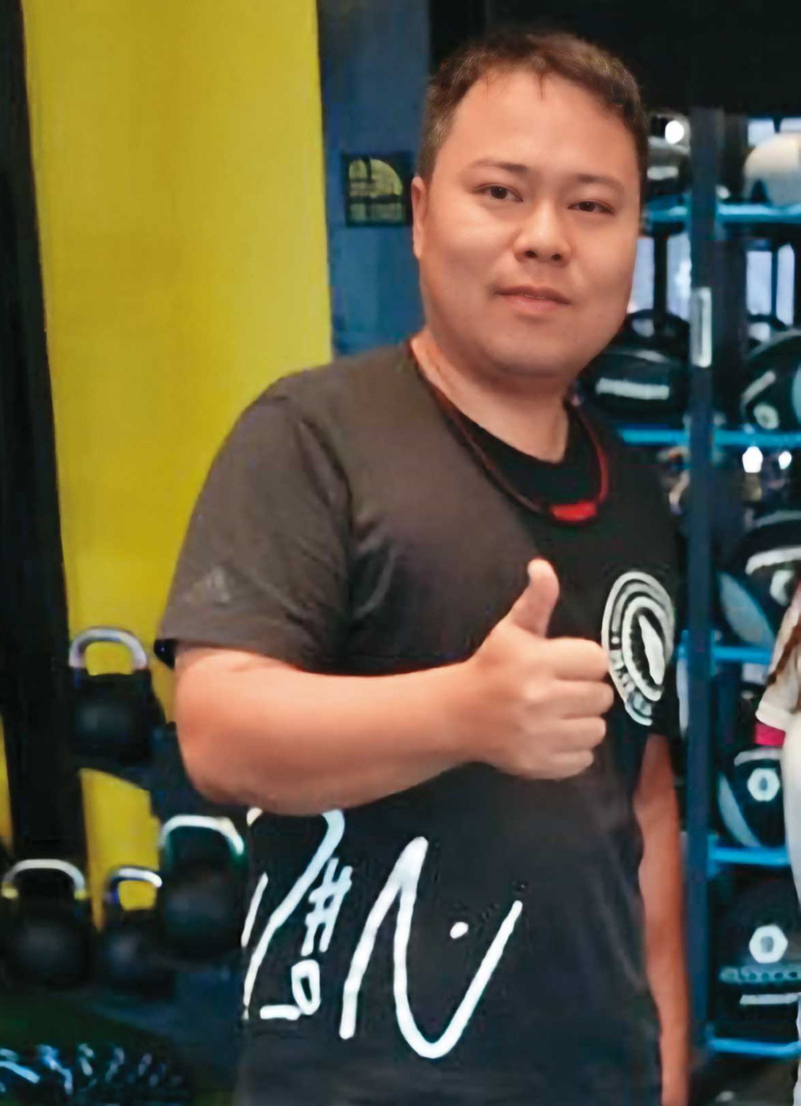 私菸集團首腦「餅哥」黃家宇滯留國外，至今未到案。（翻攝黃家宇臉書）