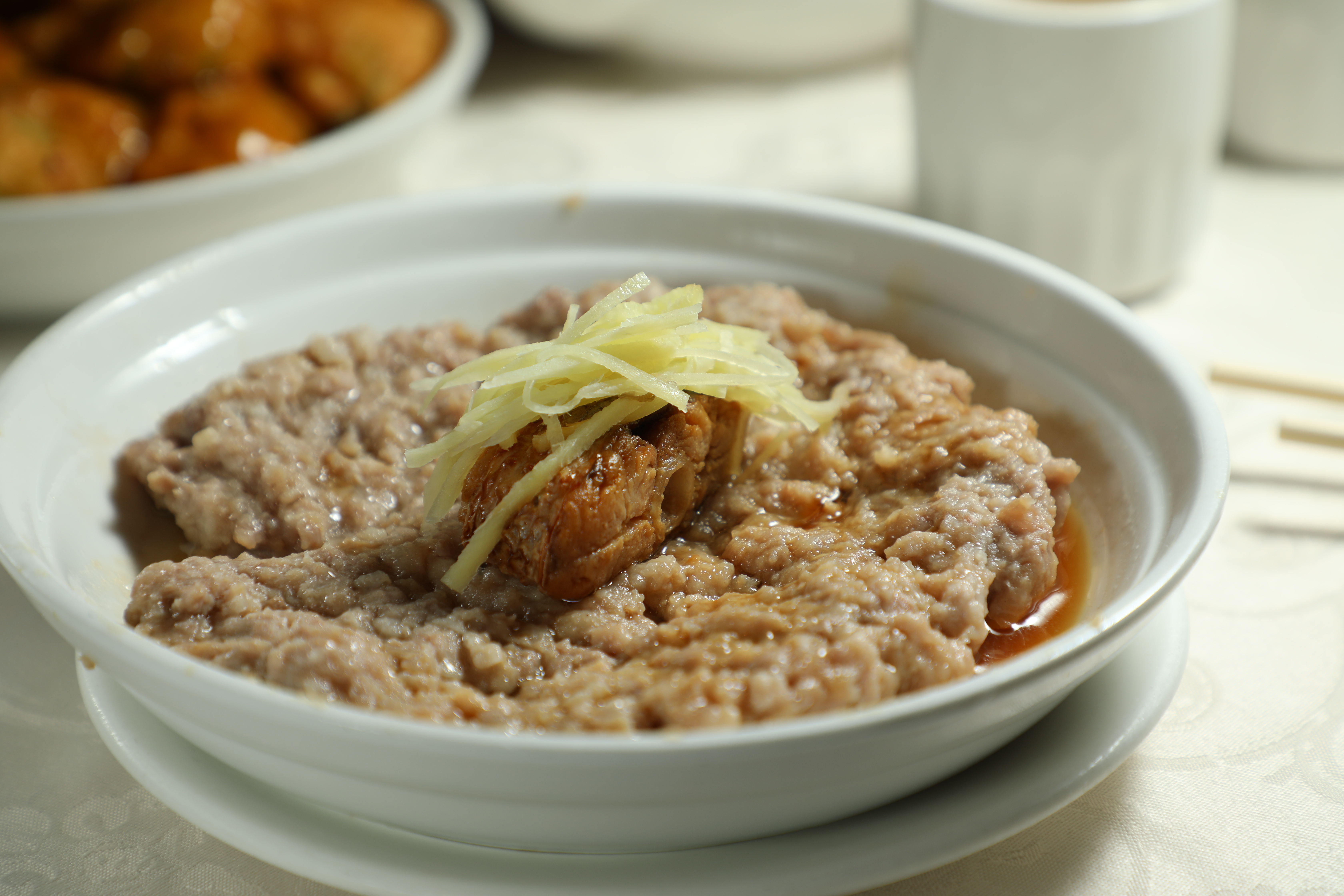 「鹹魚蒸肉餅」火候剛好，鹹鮮甘美交織，不配飯也能好吃。（港幣178元／份）