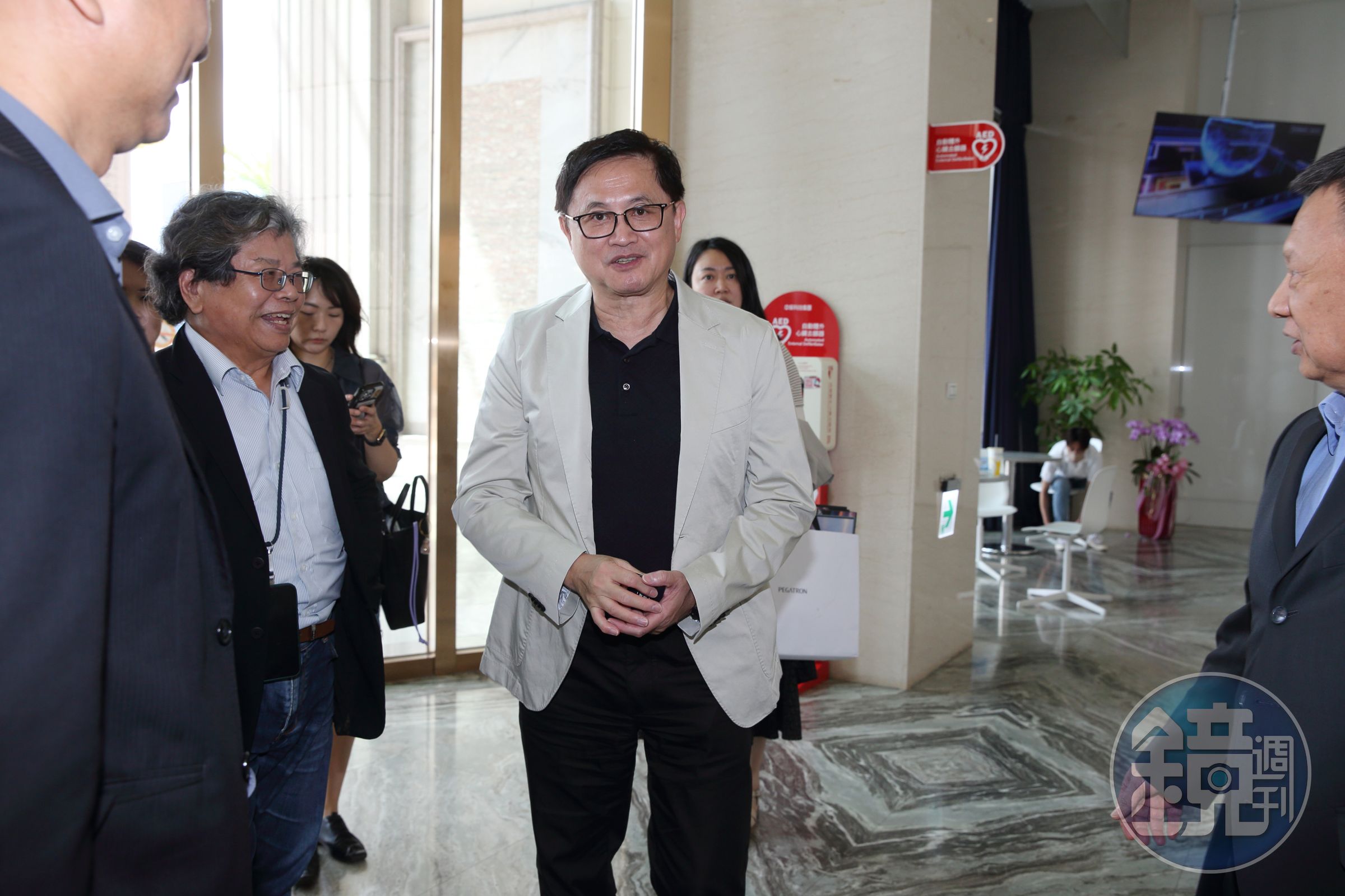 和碩集團董事長童子賢下午現身鏡電視，對外闡述對能源議題的看法。