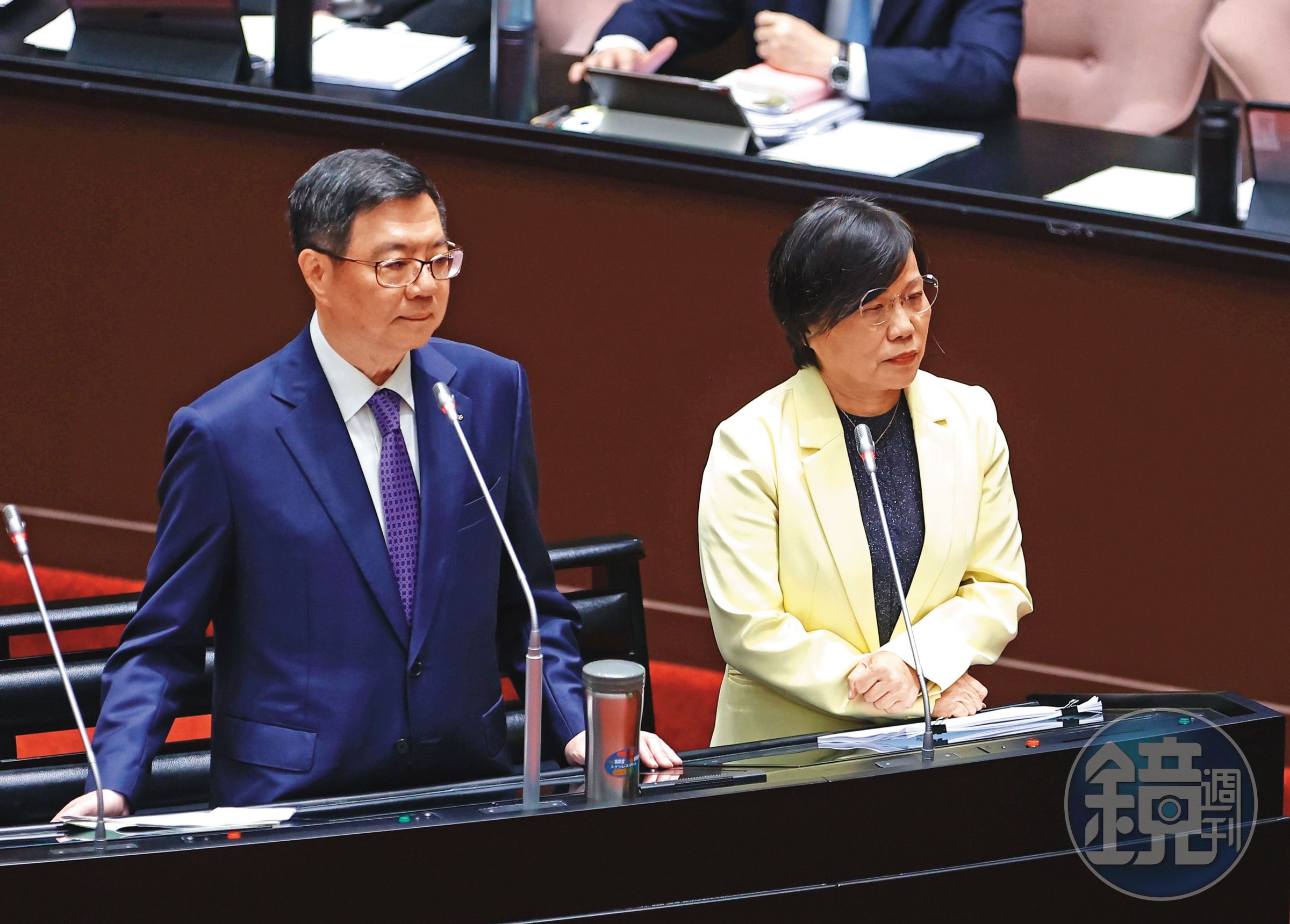 政府表態要調整新青安政策。左為行政院長卓榮泰,右為內政部長劉世芳。