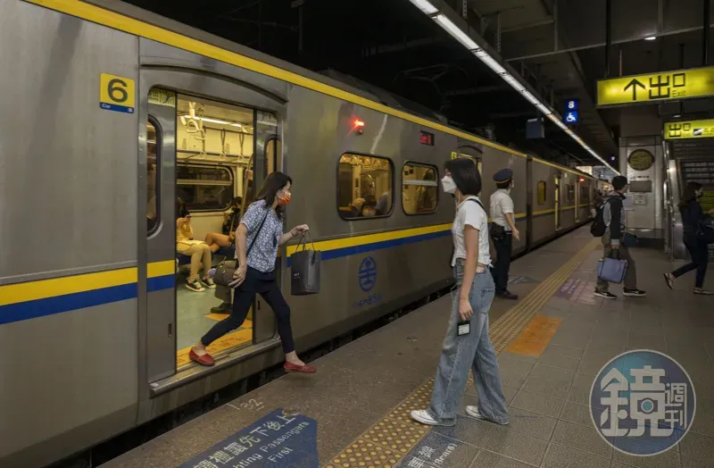 強颱薔琵來襲！　台鐵午後東線、南迴線EMU3000型開放站票