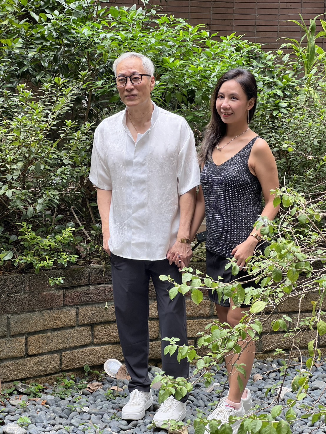 滿頭白髮的姜厚任已經70歲，女友是46歲。提供