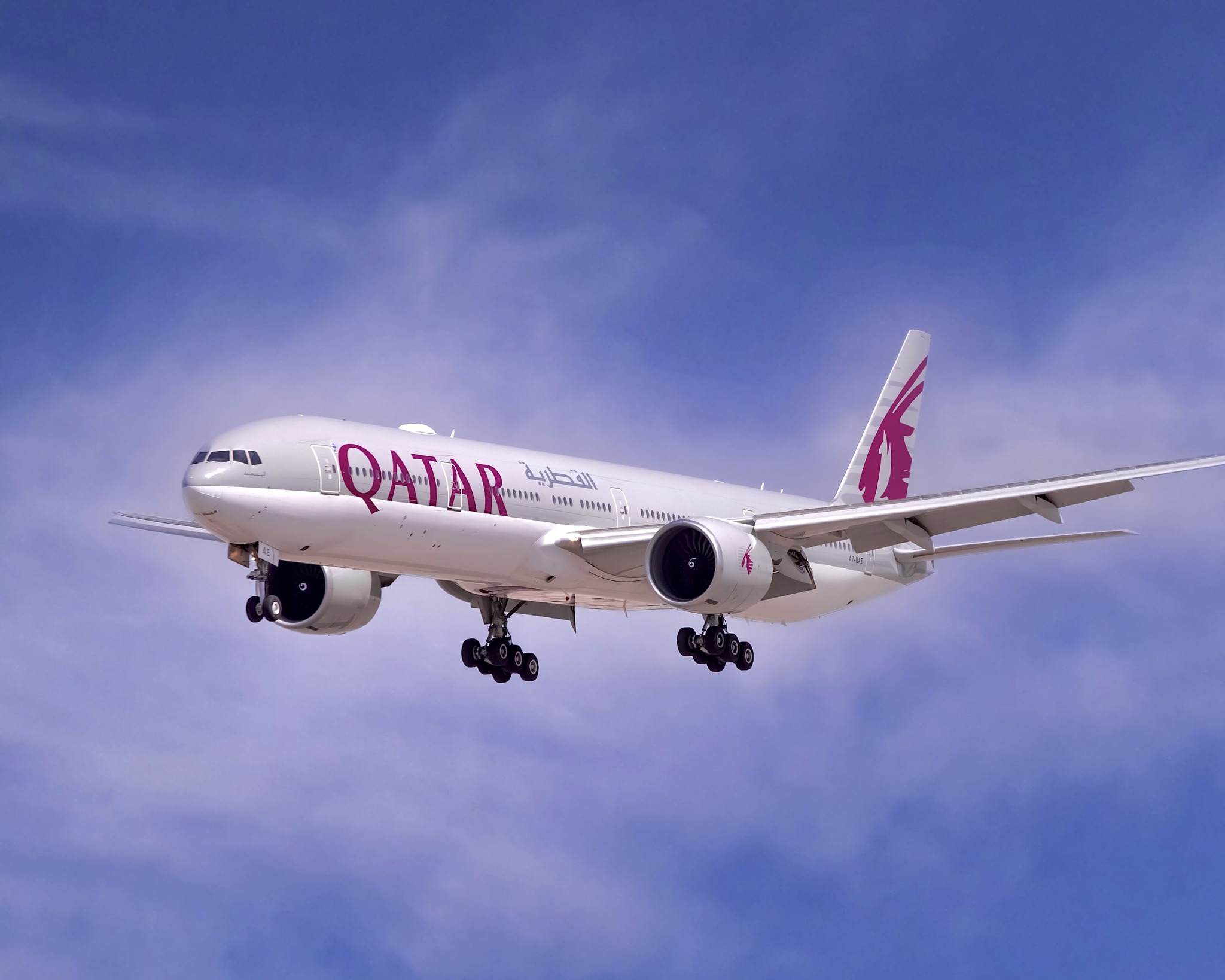 卡達航空遭控安排乘客坐在遺體旁邊，未安撫乘客情緒。（翻攝Qatar Airways臉書）
