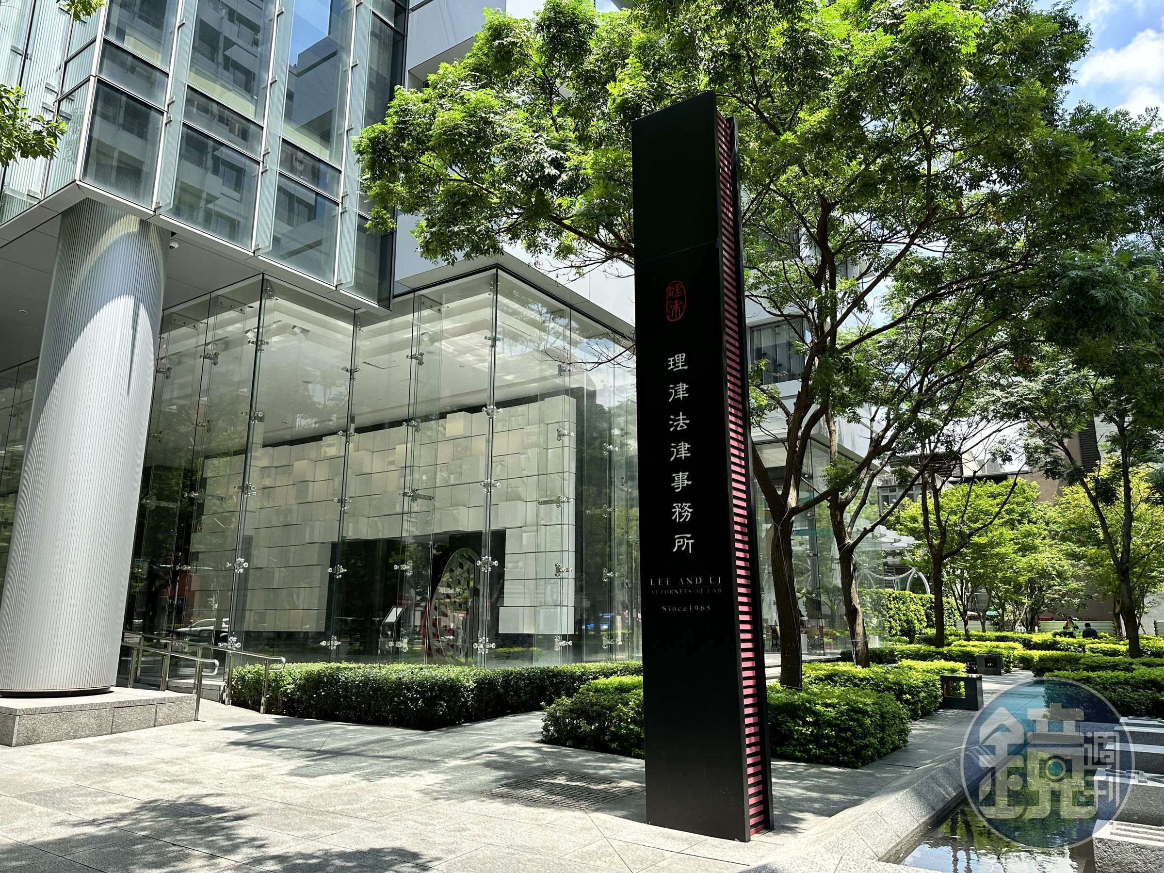 理律2003年遭內賊盜領30億元後,向國泰世華銀行求償9.9億敗訴確定。