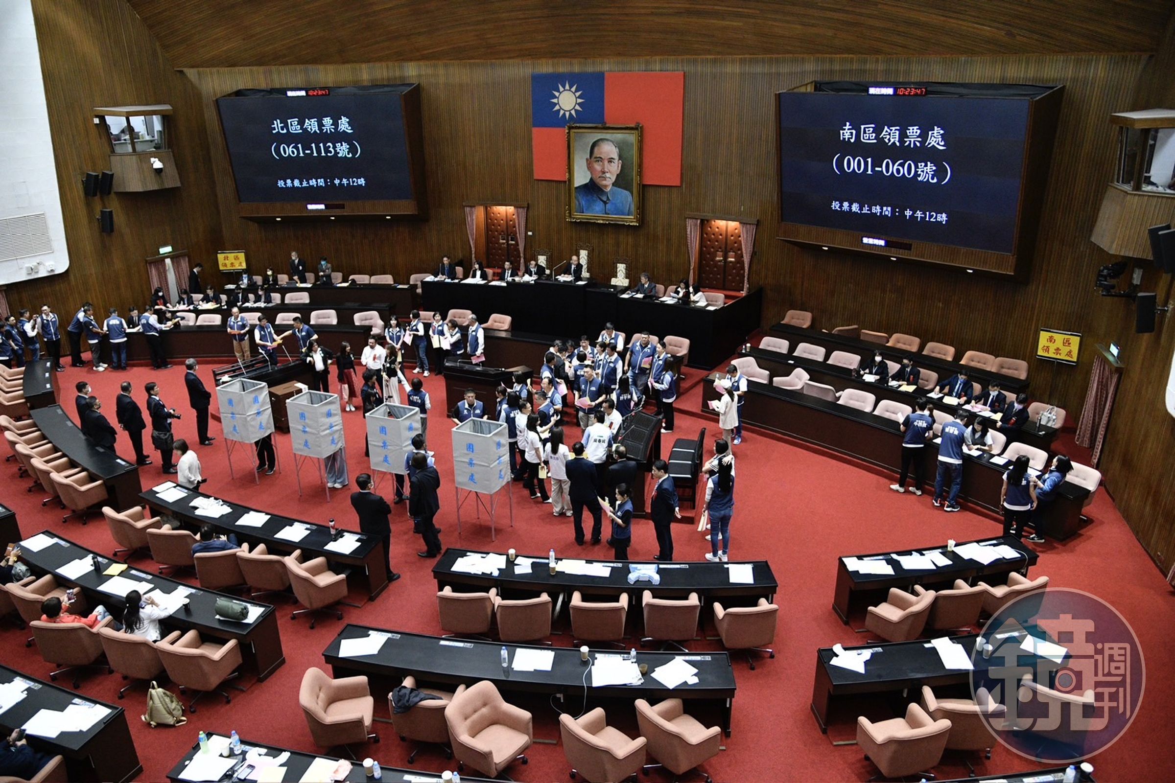 立法院今針對覆議案進行表決,藍白以人數優勢成功維持原決議。