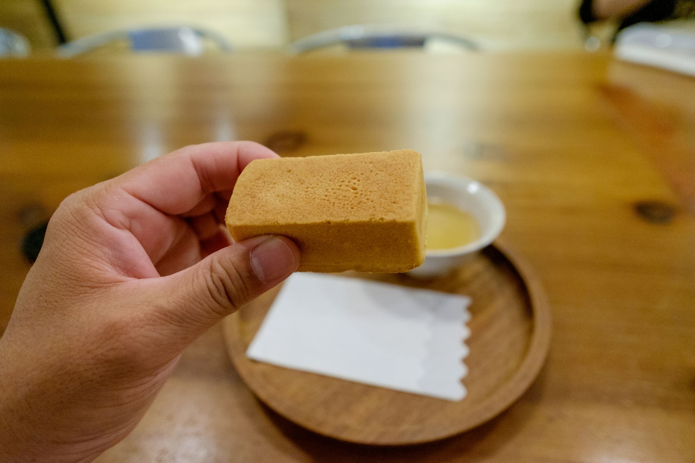 網友爆料小氣的親戚上門作客，居然送過期蛋黃酥給人吃。（示意圖，photoAC）