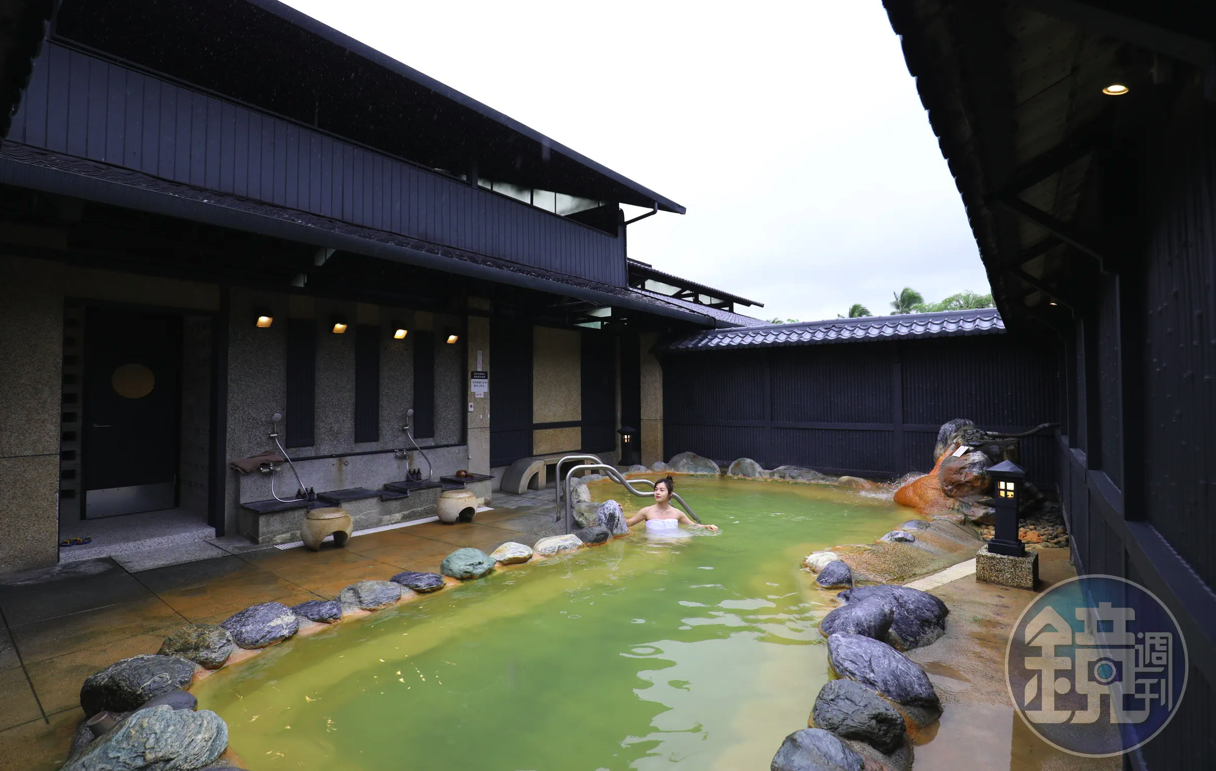「二子泉旅」源泉來自原住民太魯閣族人稱為「霧來」的二子山溫泉,泉質為碳酸氫鈉鹽泉。