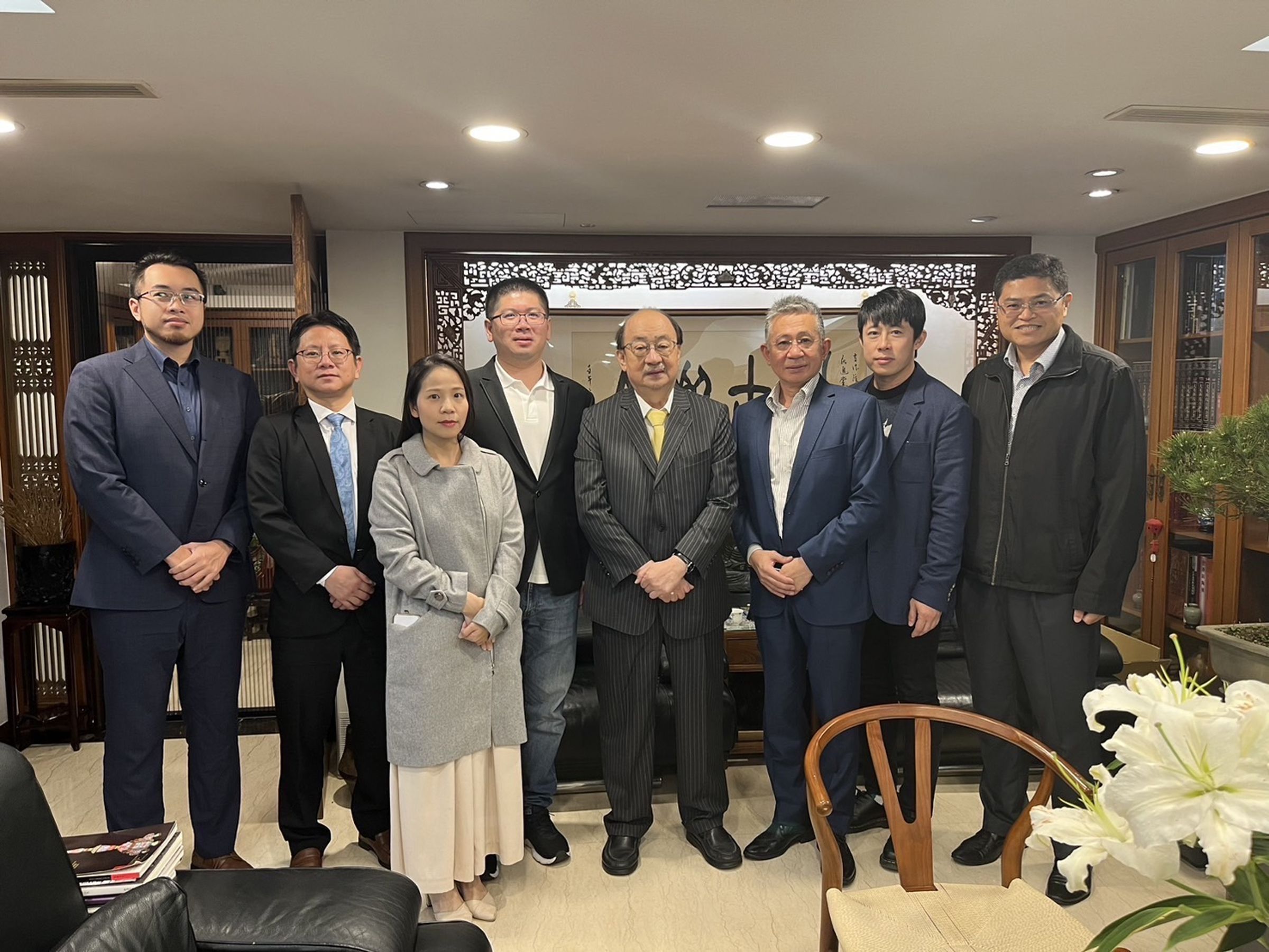 台灣資安大聯盟拜會民進黨黨團，由總召柯建銘、黨團幹事長吳思瑤、立委沈柏洋、林楚茵連袂出席。（台灣資安大聯盟提供）